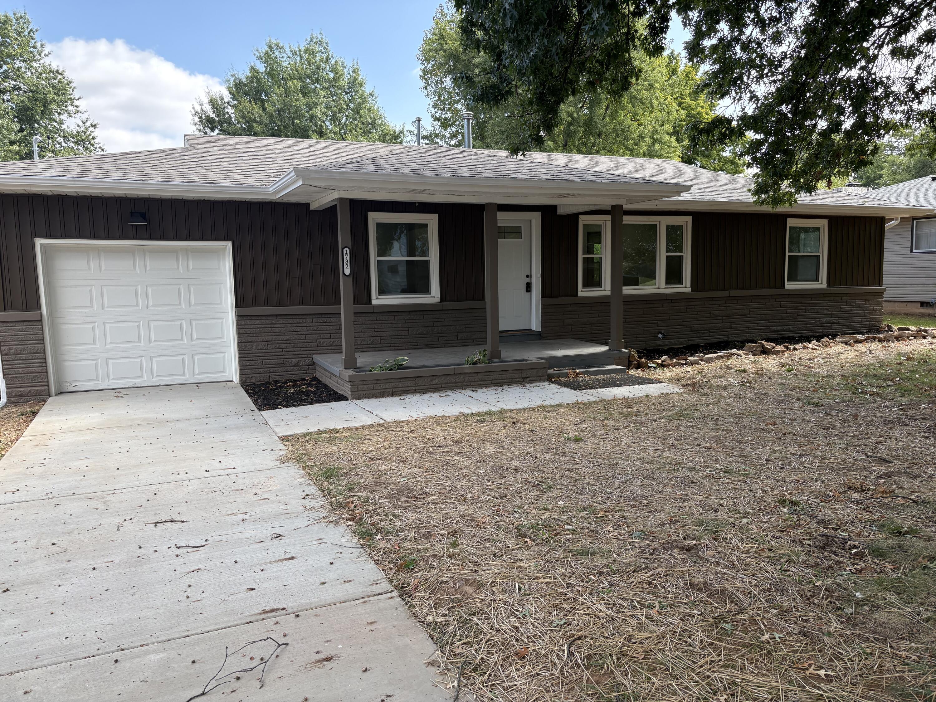 1732 S Lancaster Avenue — photo