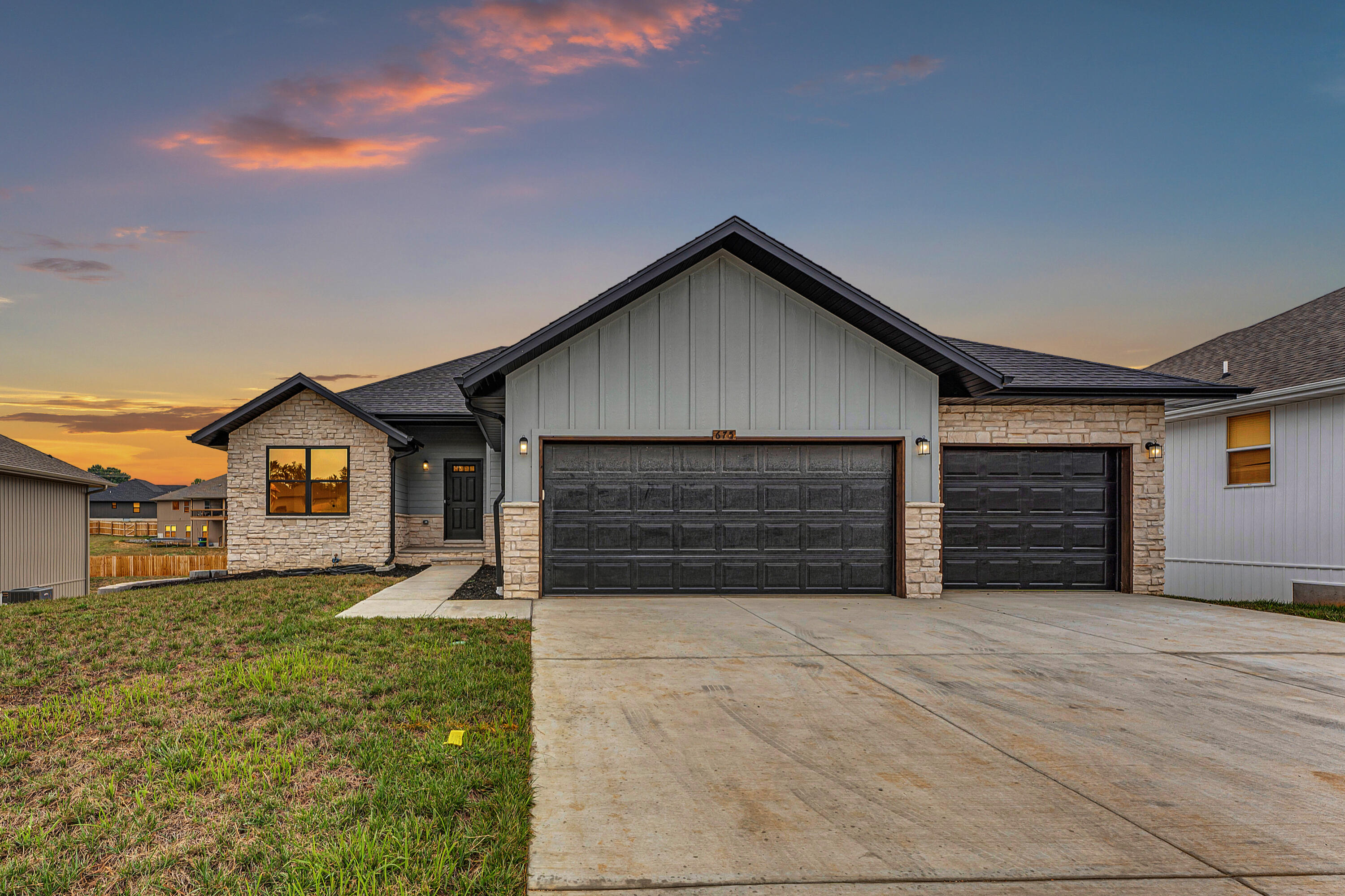 675 W Castor Loop — photo