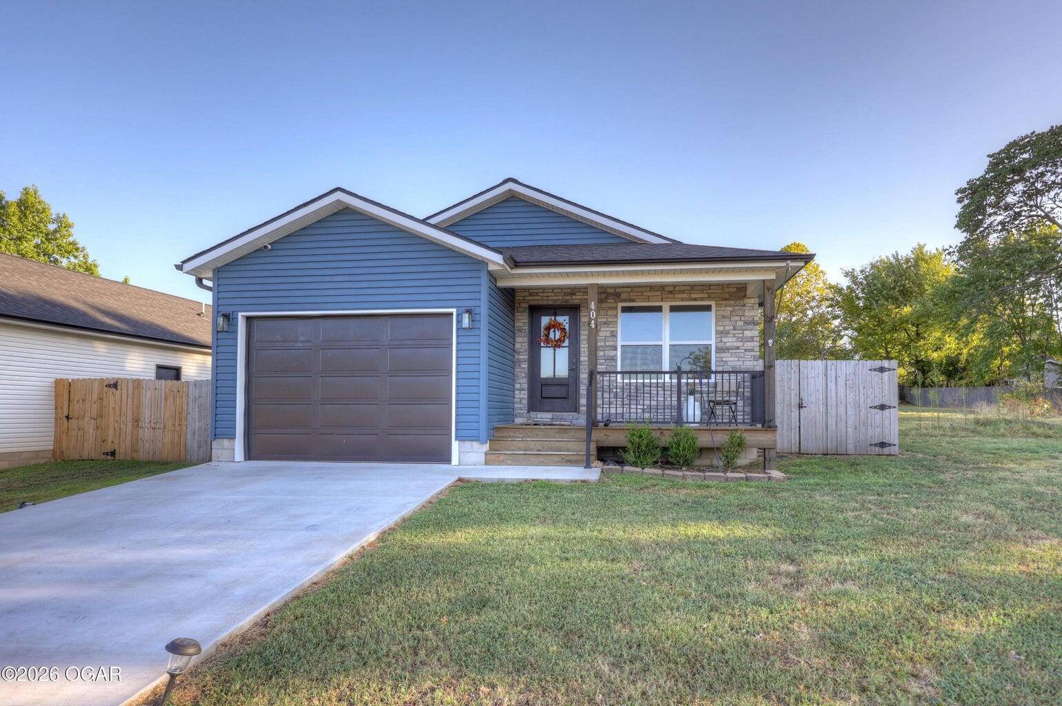 404 E Maple Street, Diamond, MO 64840