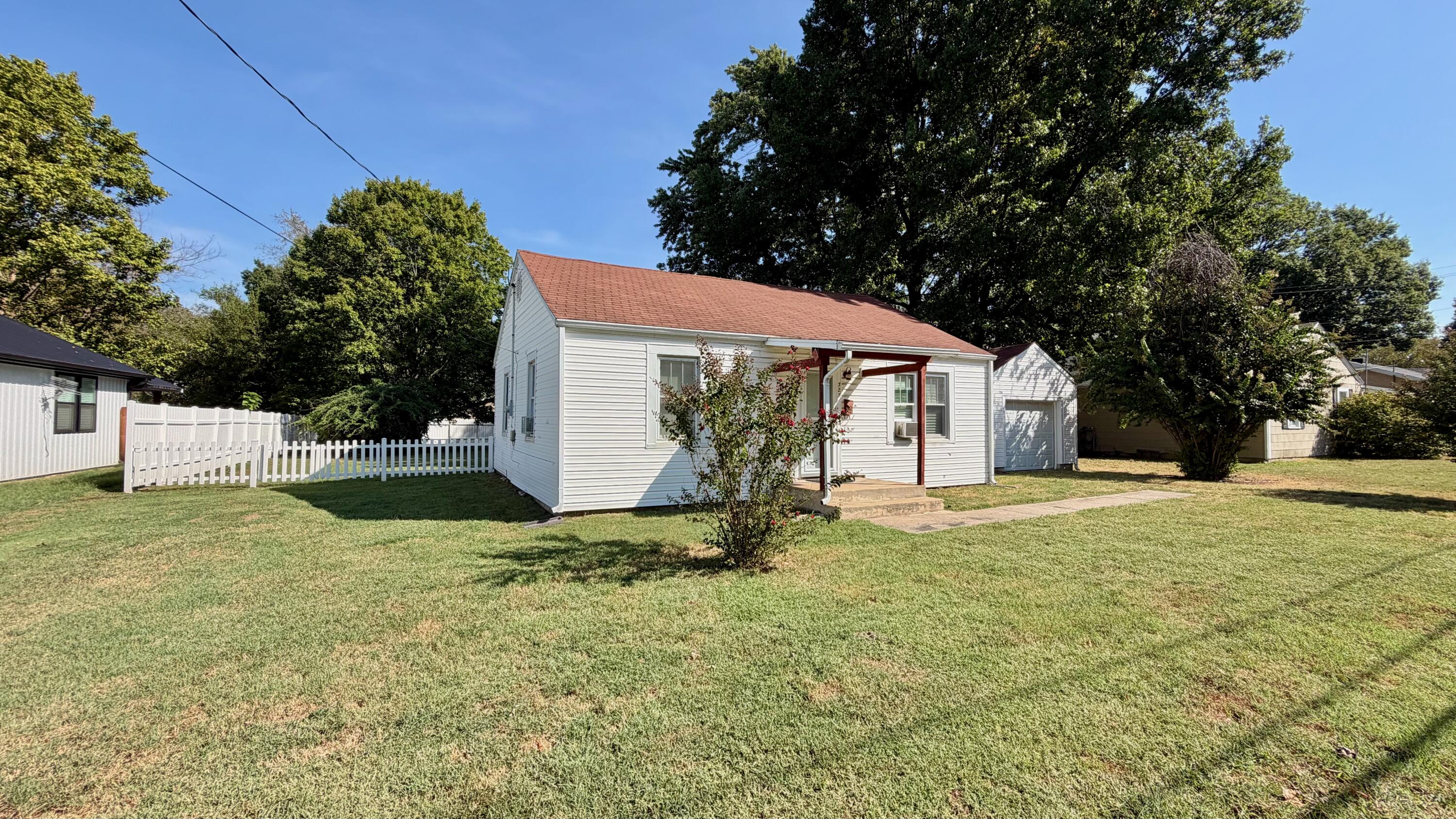 323 E Summit Street, Bolivar, MO 65613 — photo 2