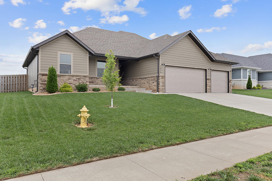 1026 S Gettysburg Loop, Republic, MO 65738