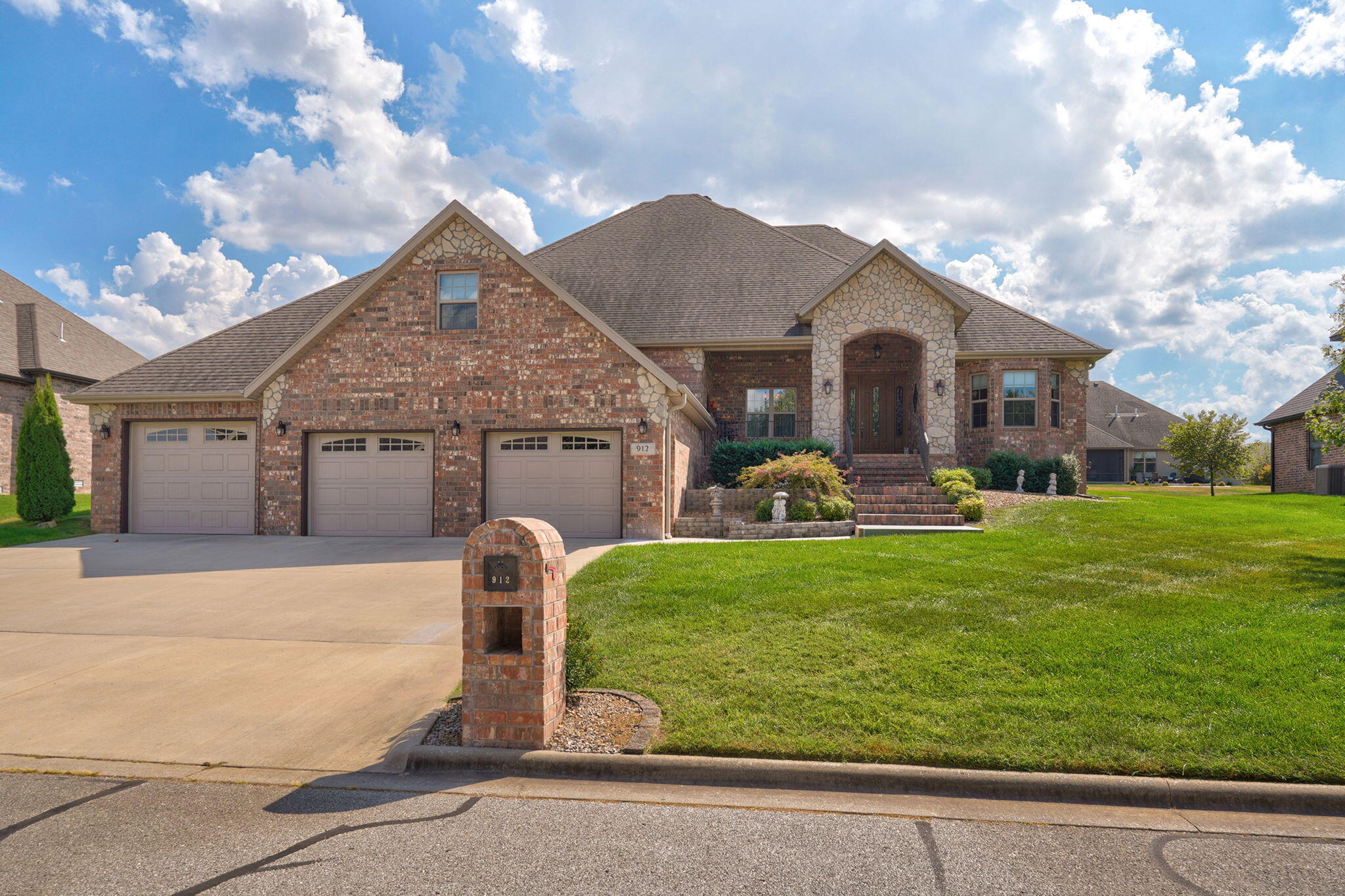 912 W Sole Drive — photo