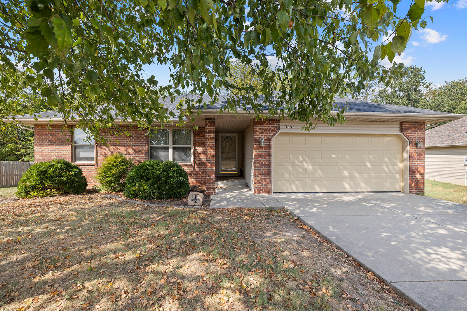 3253 E Colonial Street — photo
