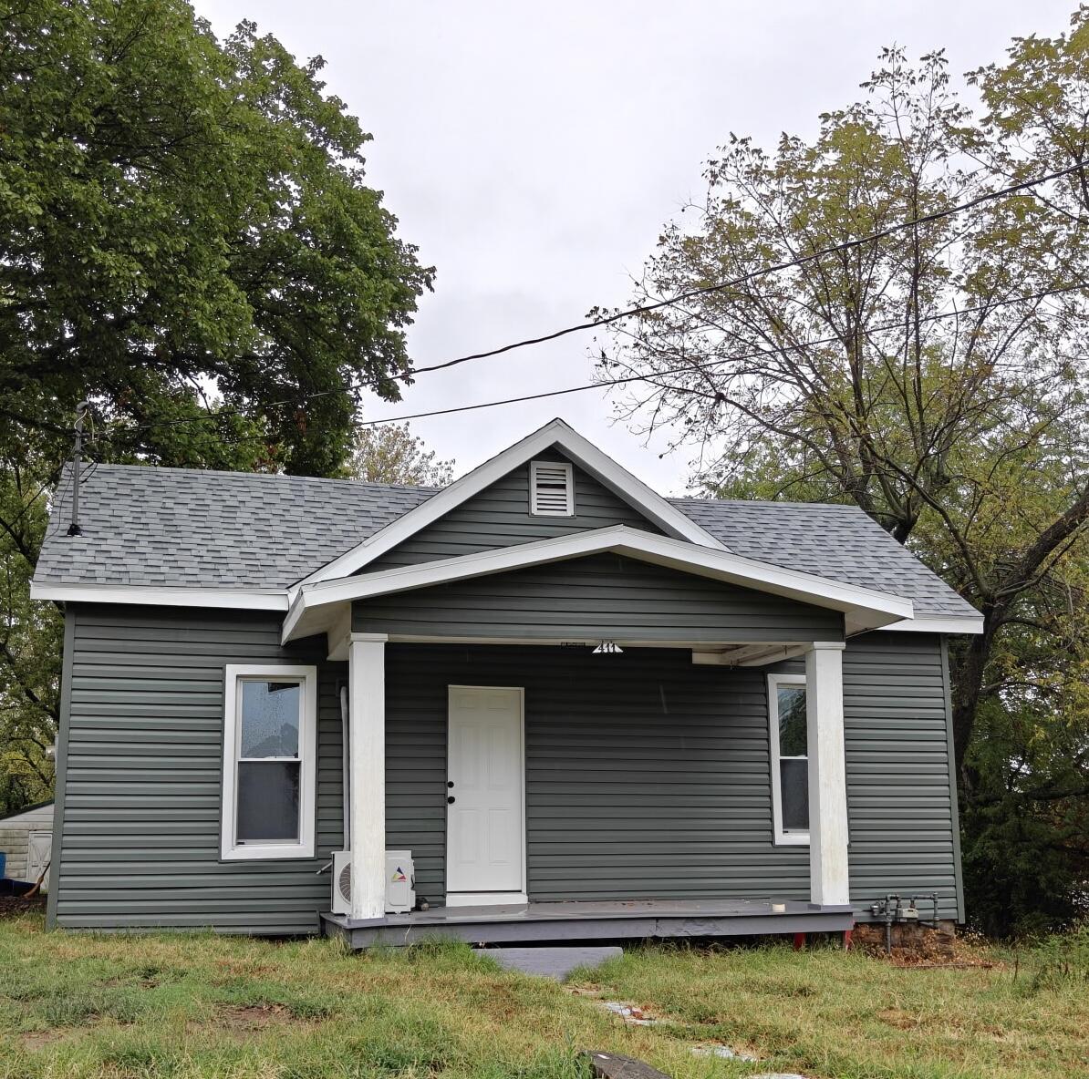 411 E Walnut Street — photo