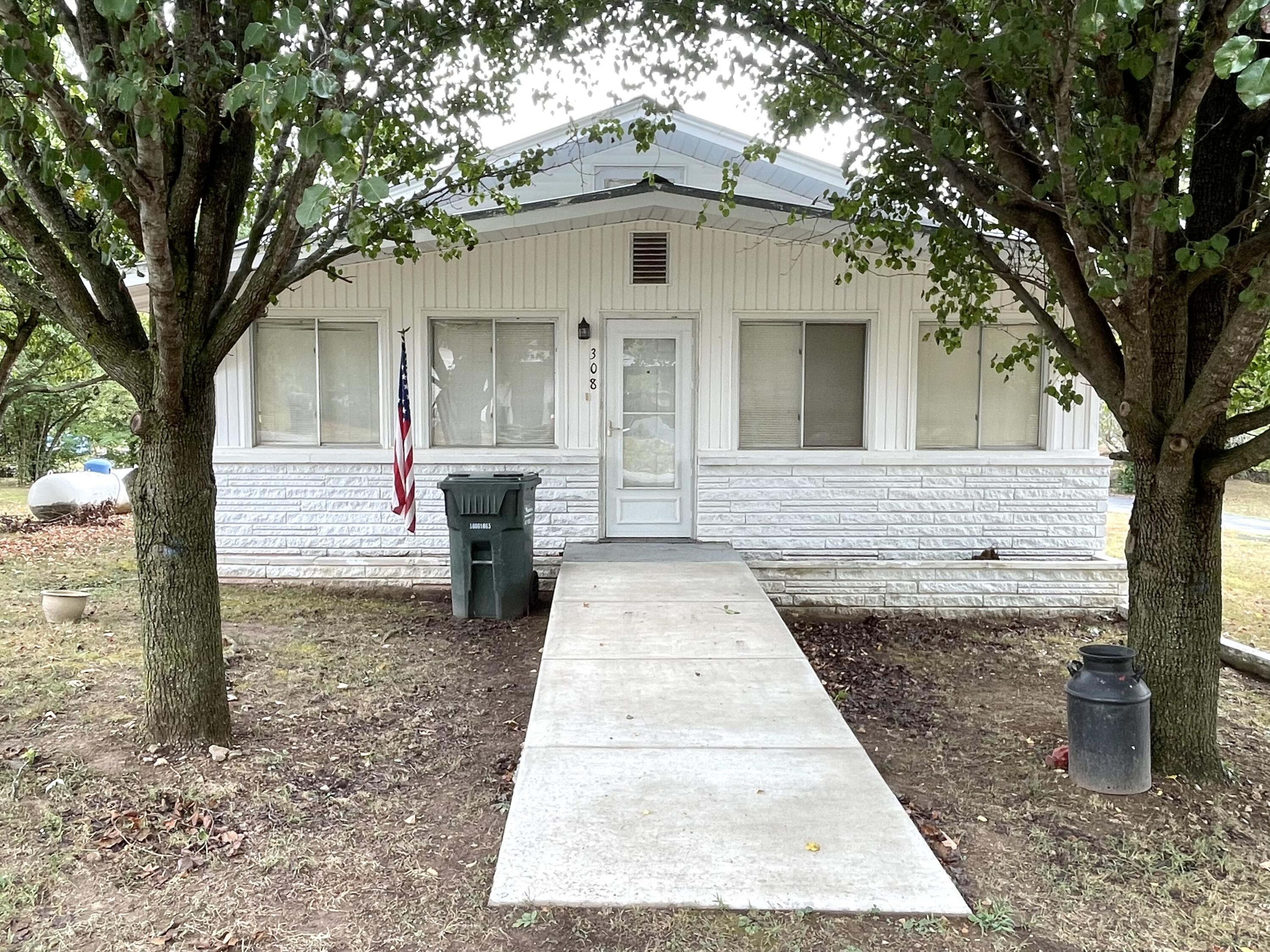 308 S Maple Street — photo