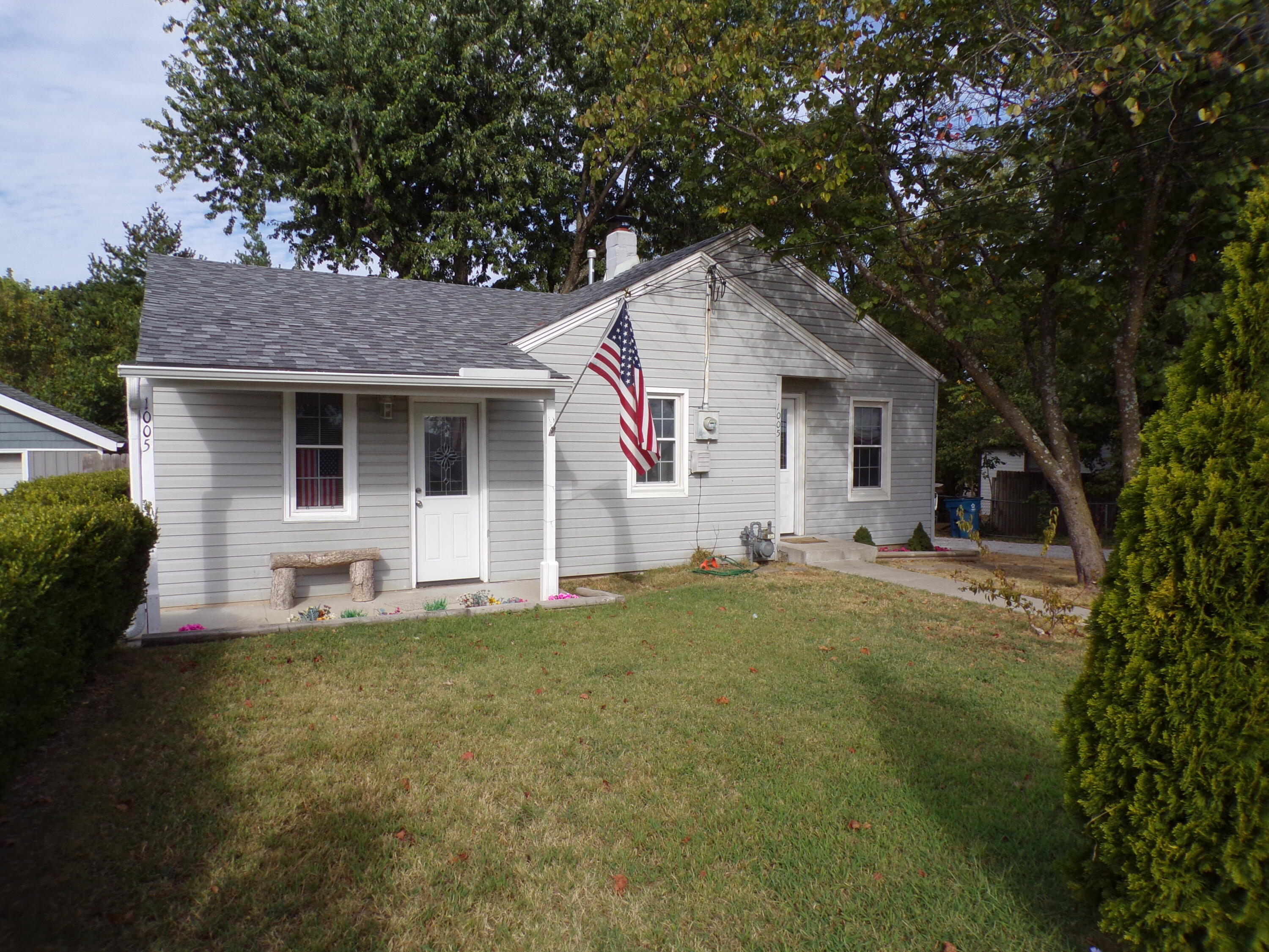 1005 S 3rd Street — photo