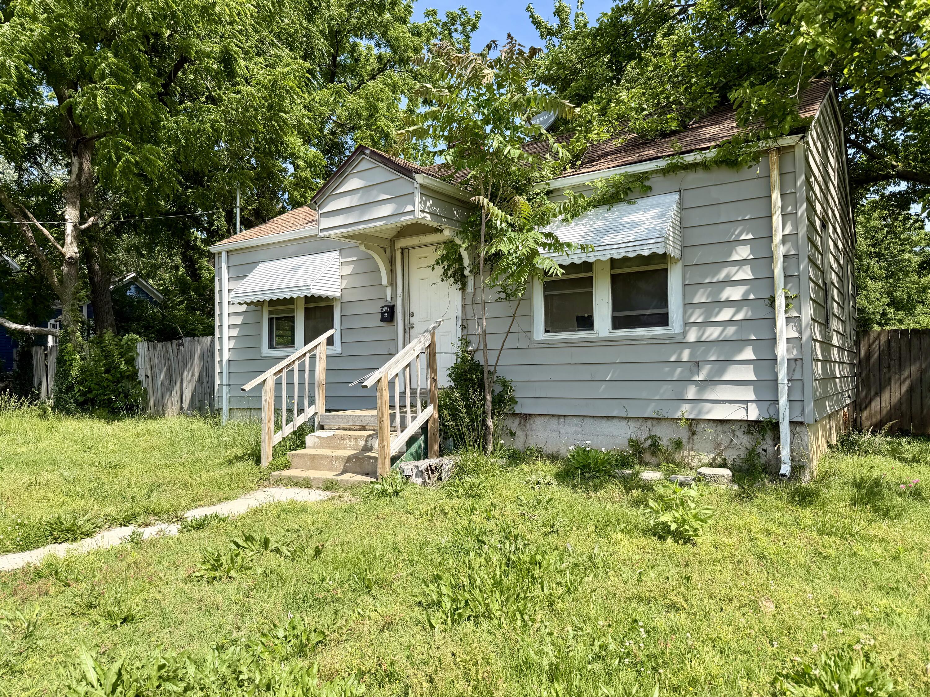 815 E Locust Street — photo