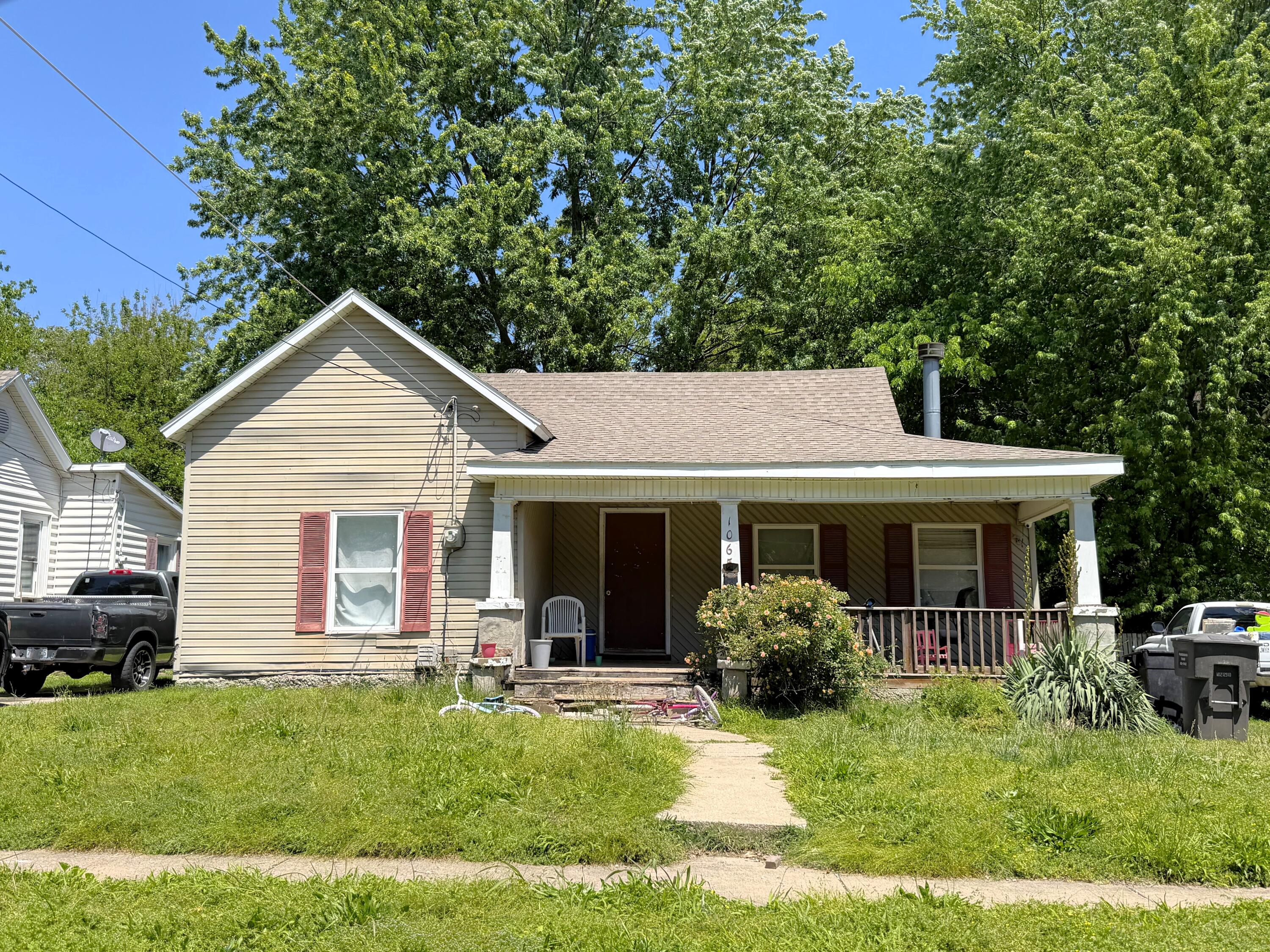 1065 E Pacific Street — photo