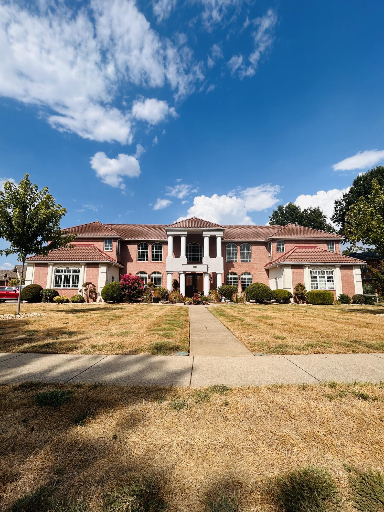 1021 E Ironbridge Circle S — photo