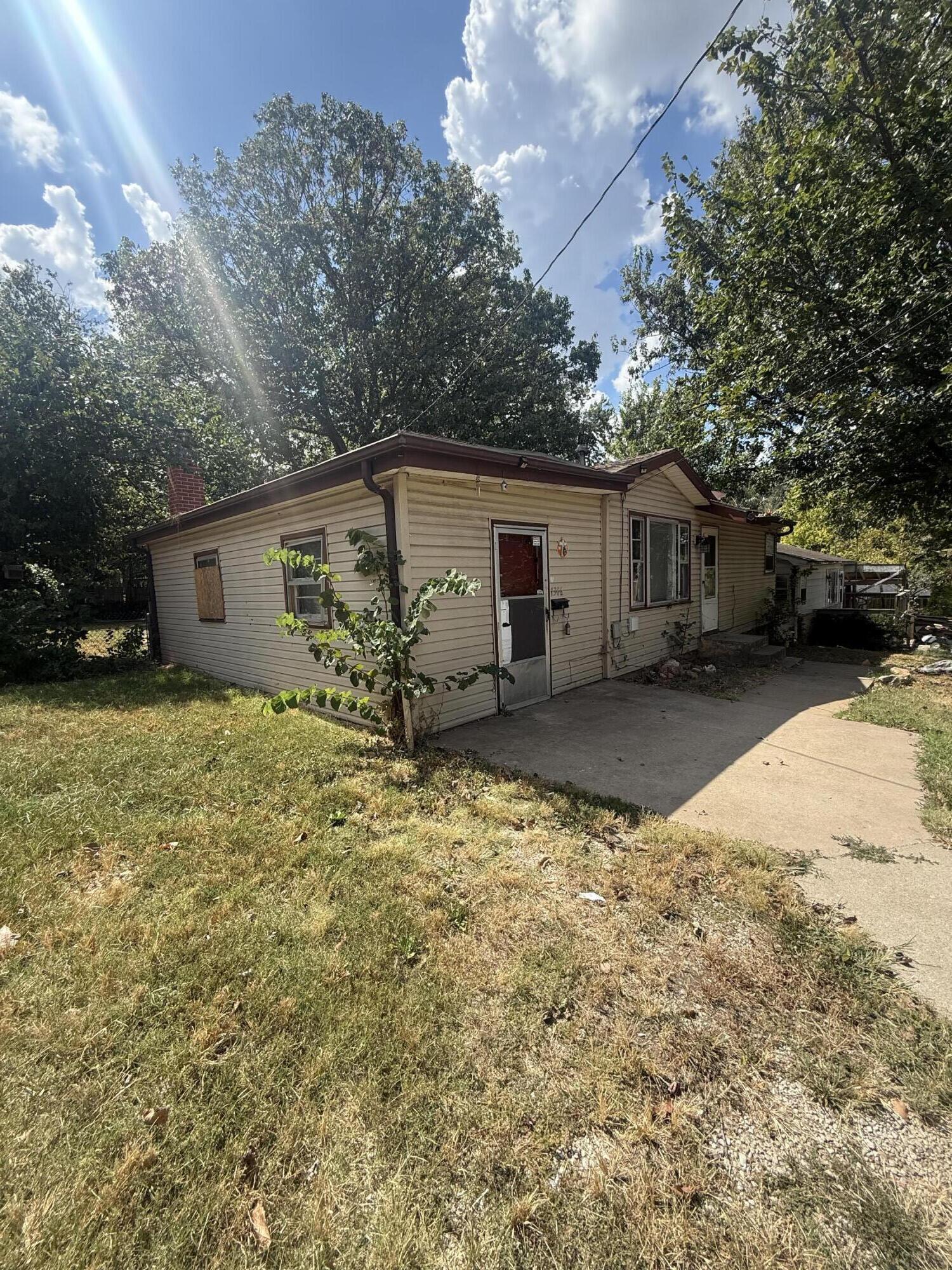 1306 W Talmage Street — photo