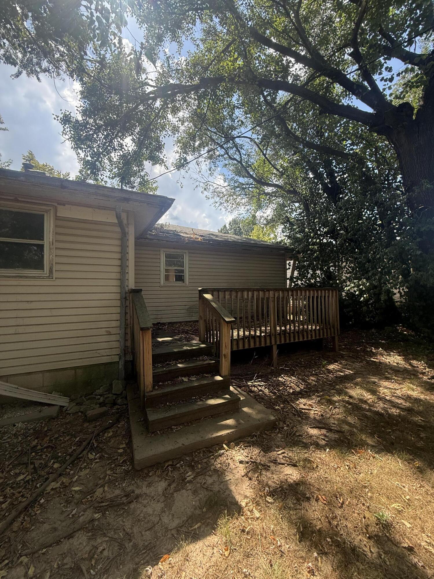 1323 W Poplar Street — photo