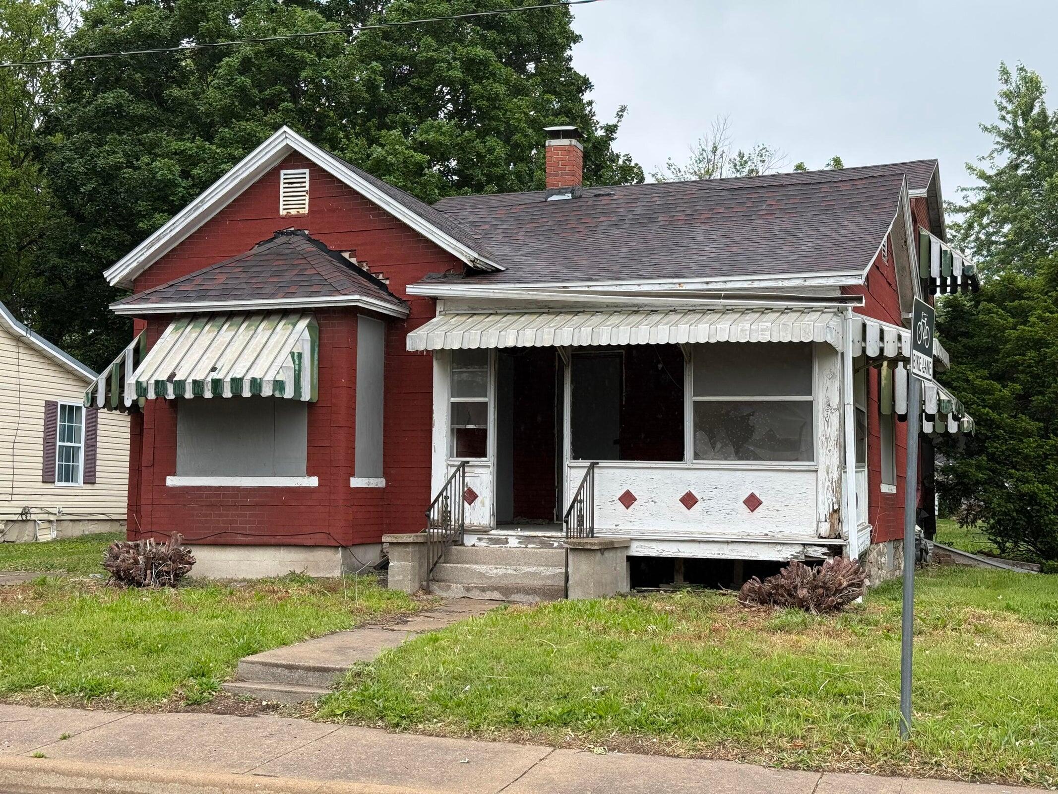 1027 W Division Street — photo
