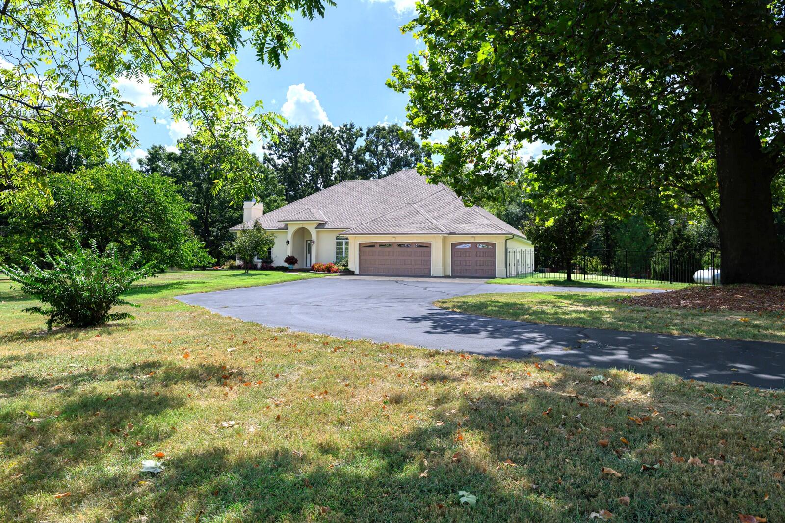 2282 N Farm Road 227 — photo