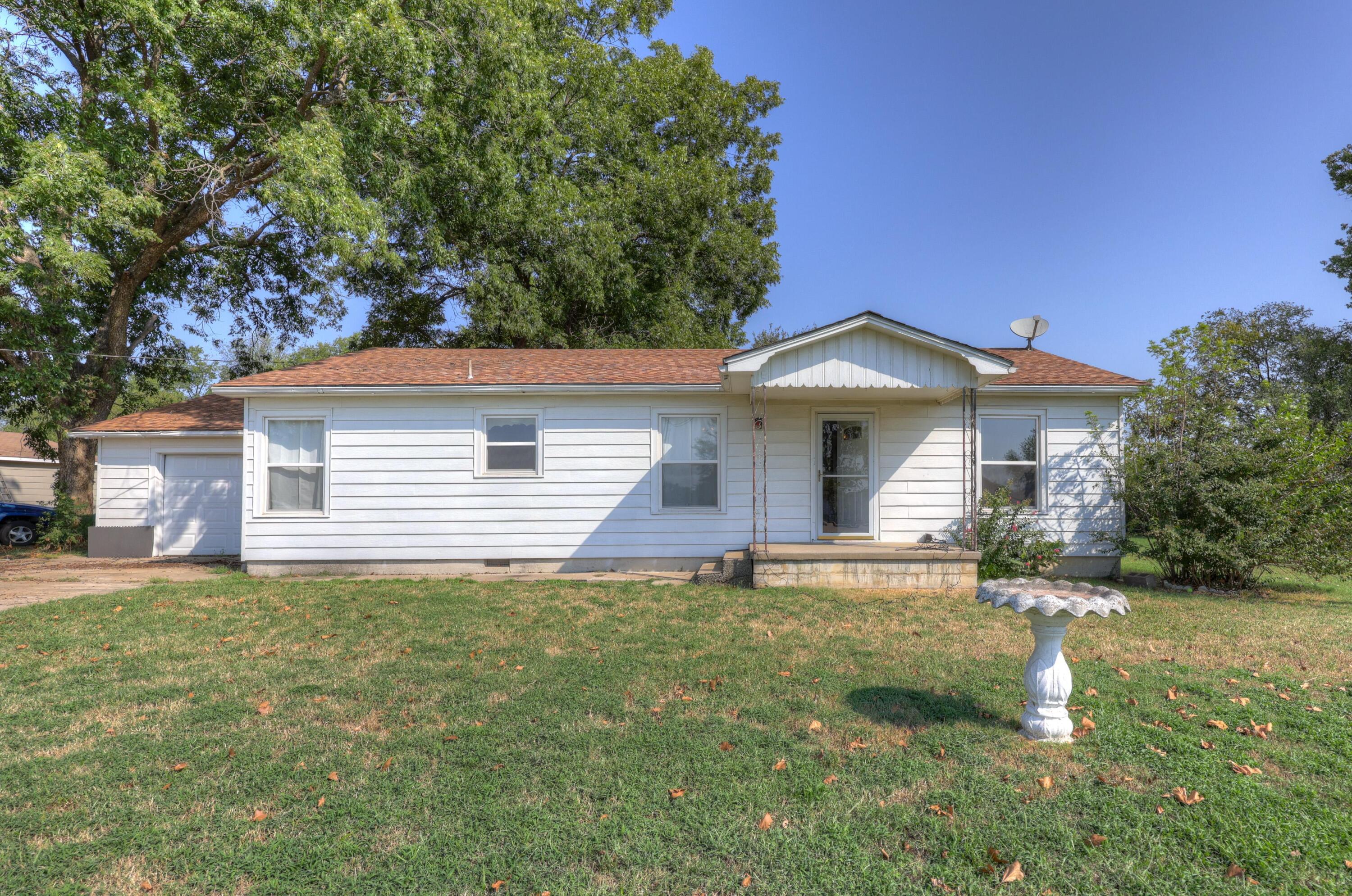 733 E Country Road — photo