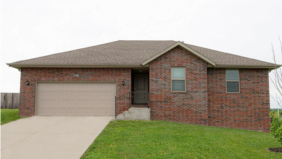1702 N Hoover Drive — photo