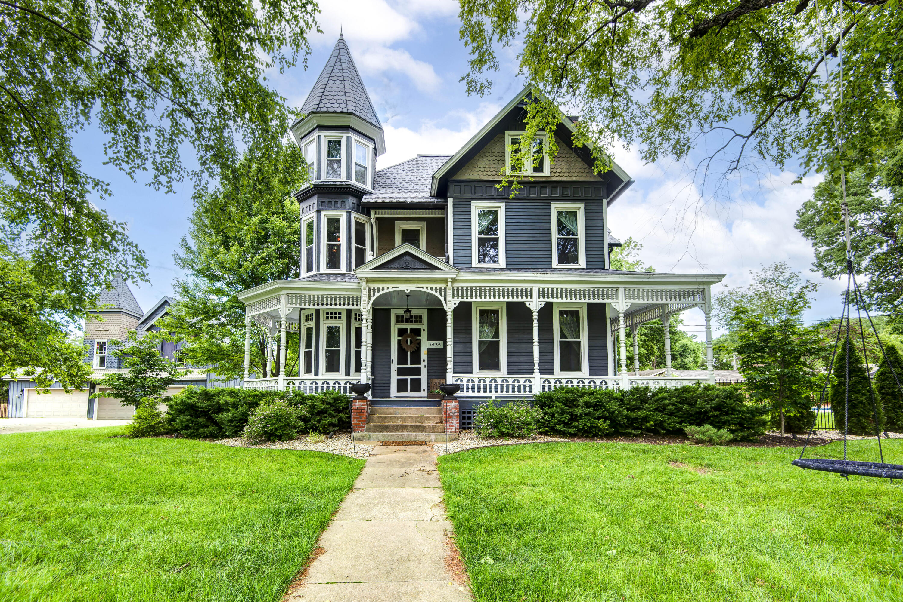 1435 E Walnut Street — photo
