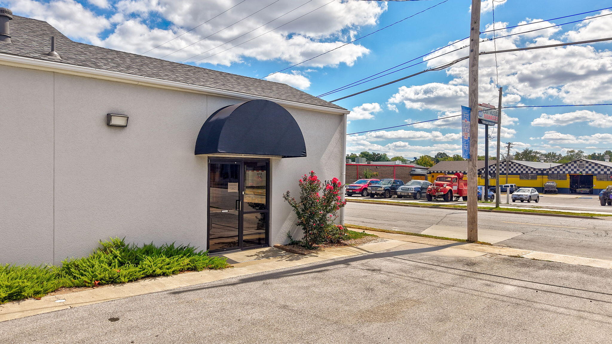 1637 W College Street — photo