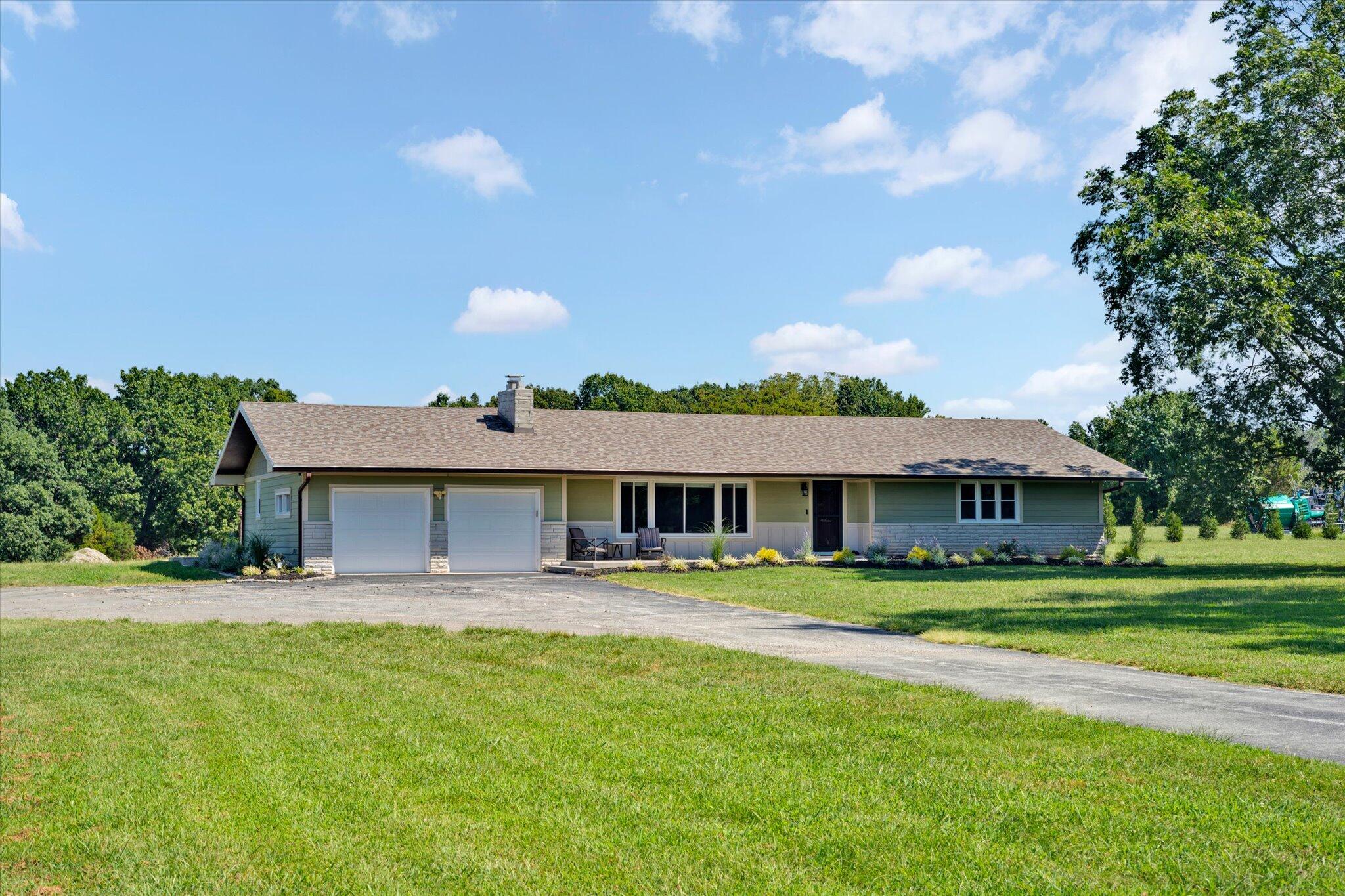 4967 E Farm Road 66 — photo