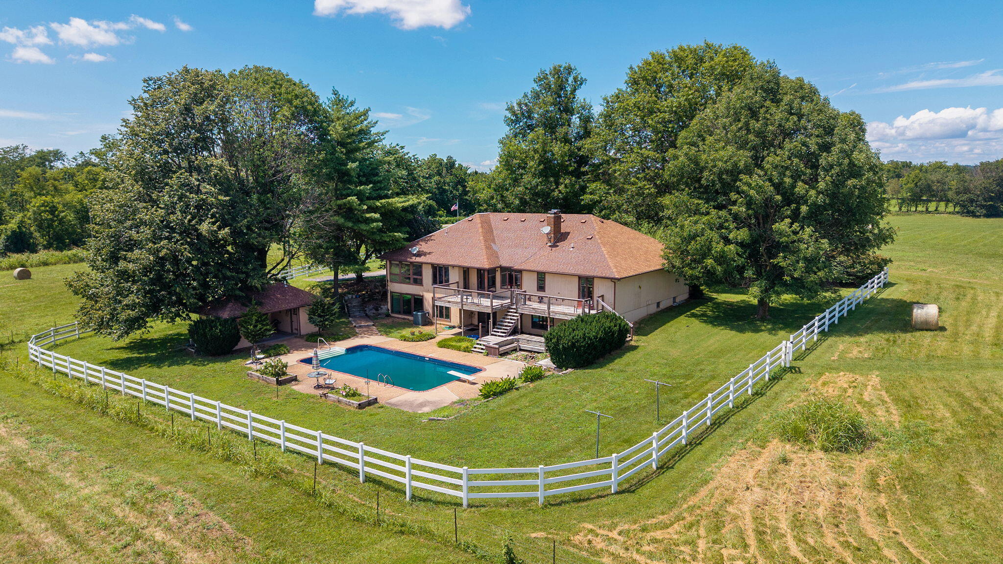 7720 W Farm Road 144 — photo