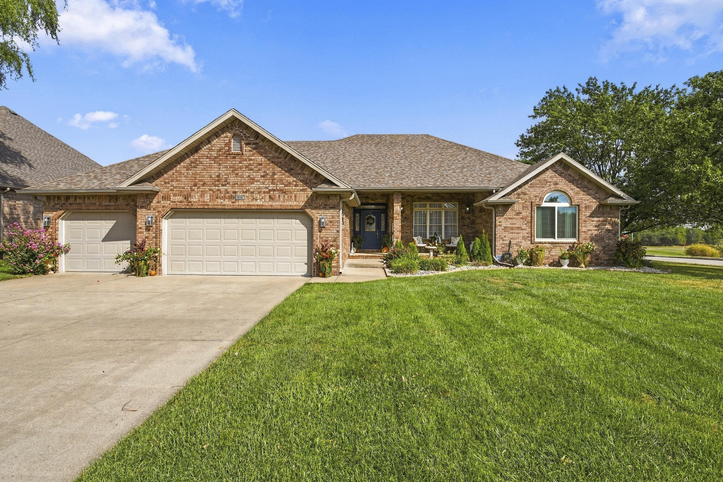 909 Glacier Court — photo