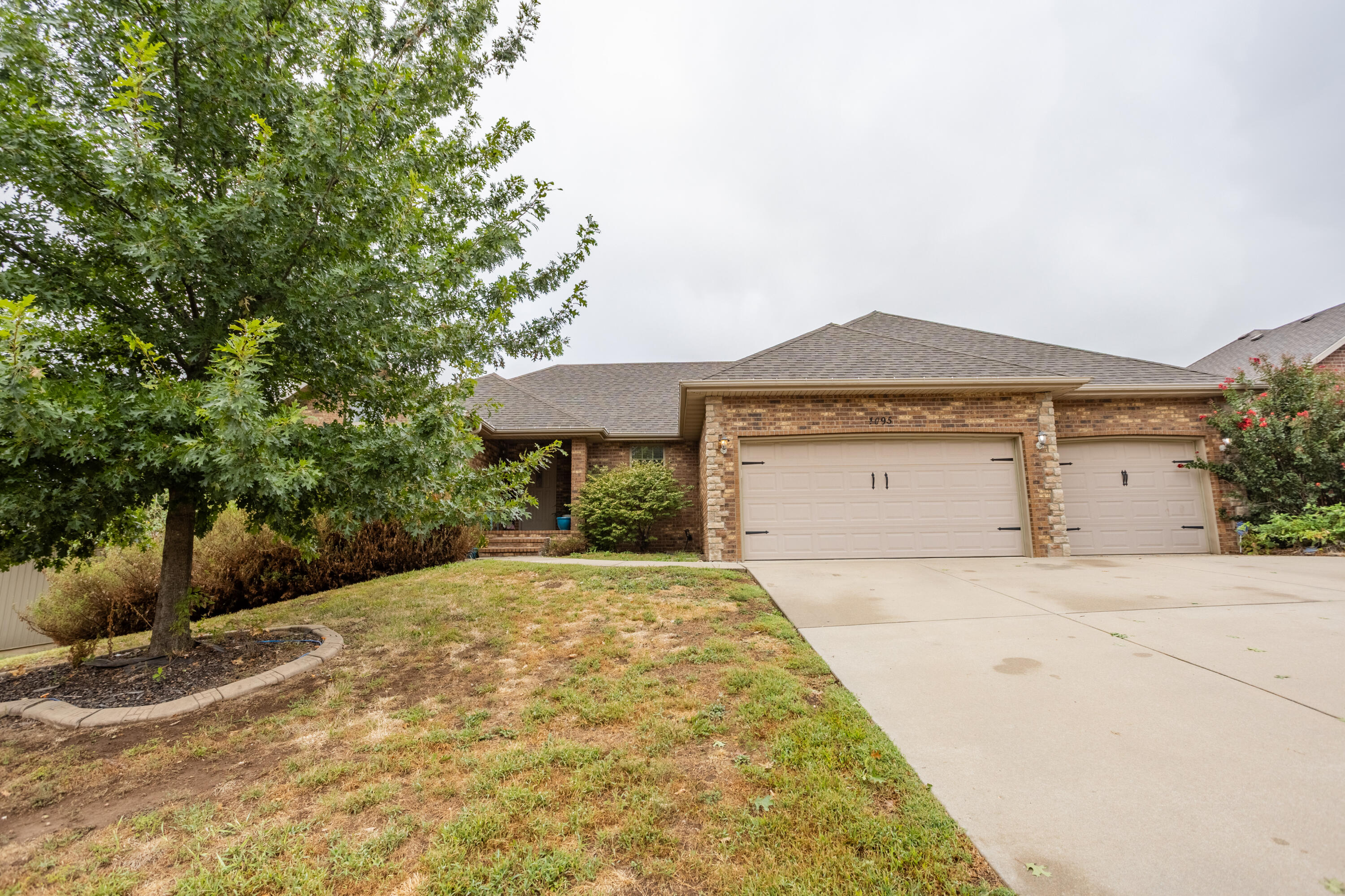 1095 E Daisy Falls Drive — photo