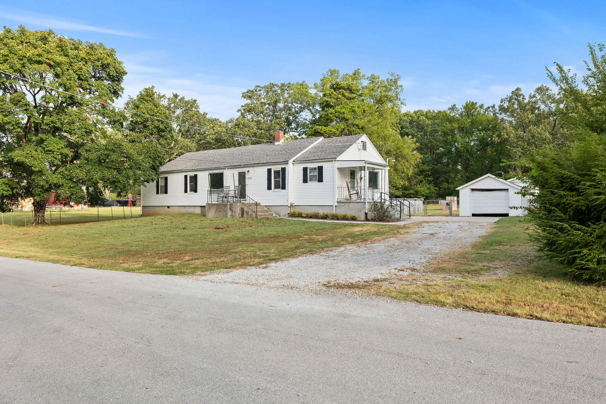 2119 W Farm Road 98 Drive — photo