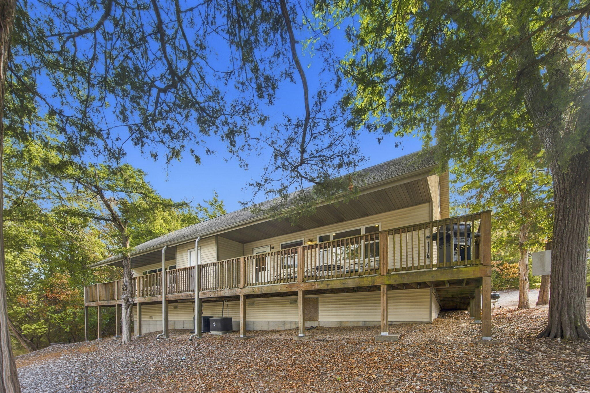 423 & 425 Eagle Drive — photo