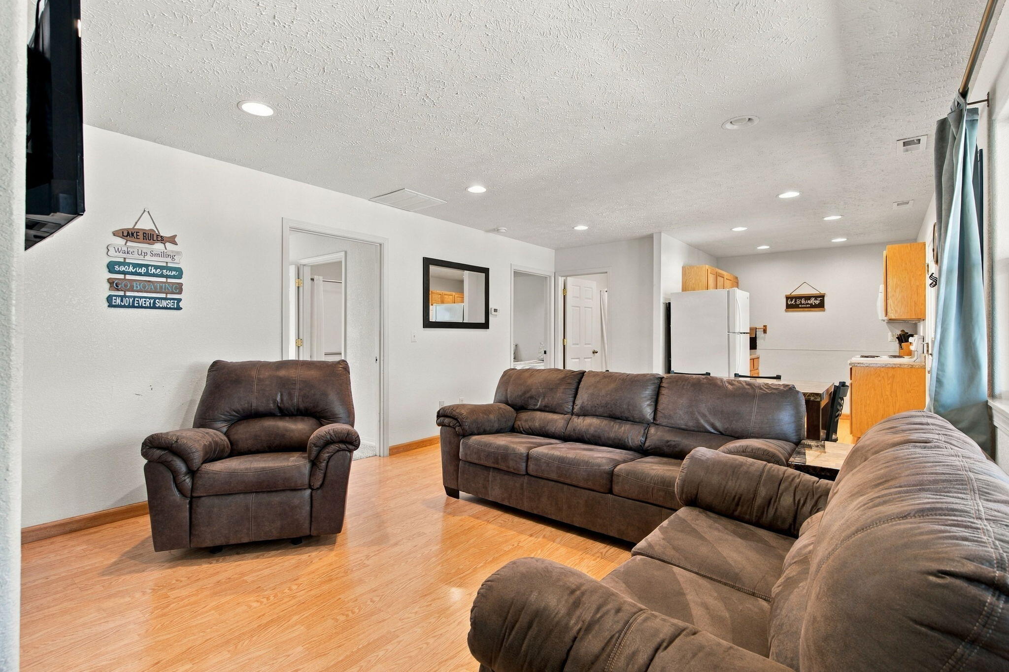 425 Eagle Drive — photo