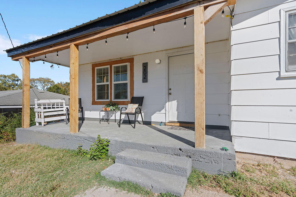 202 E Grand Avenue, Ava, MO 65608 — photo 2