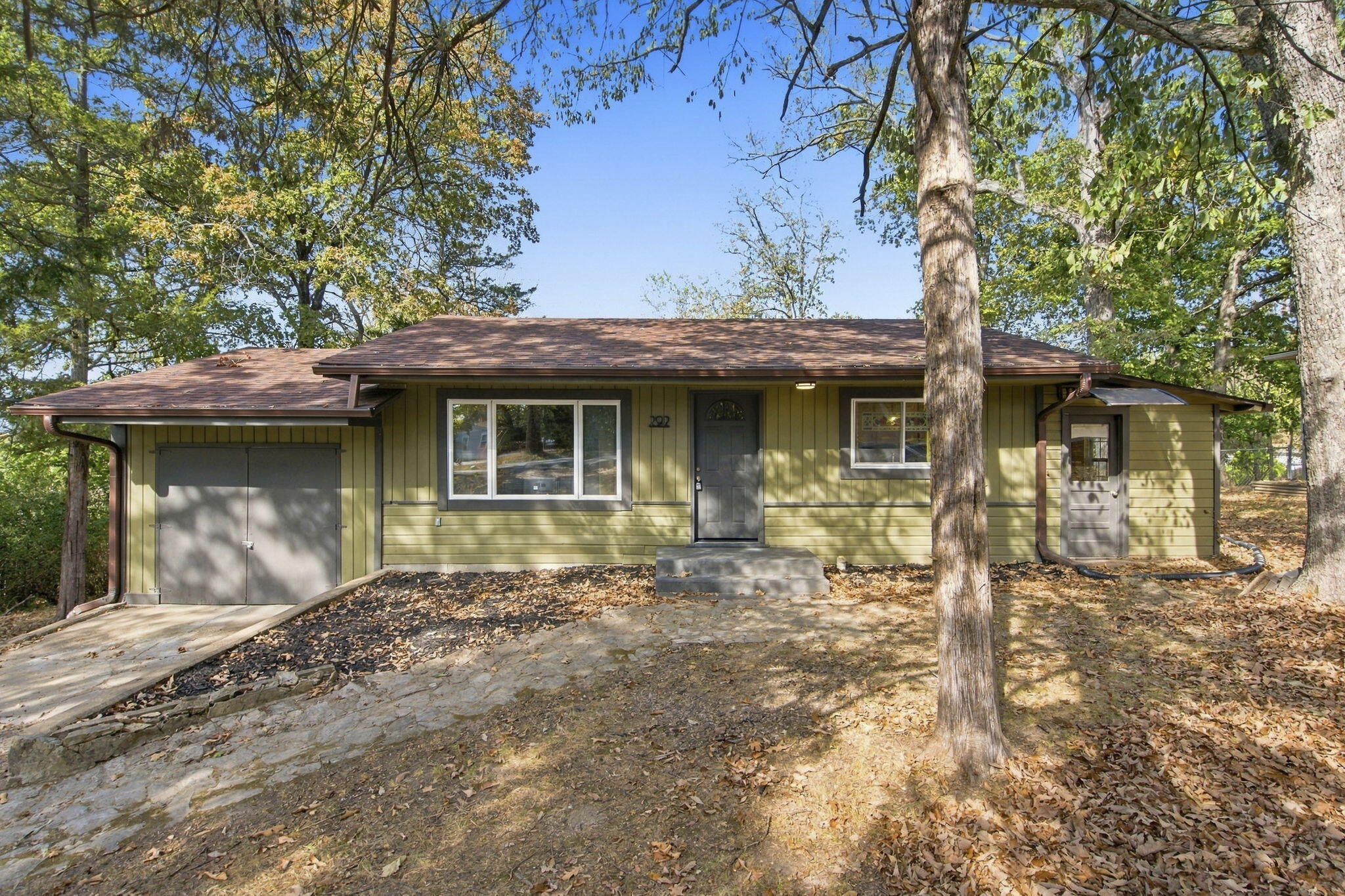 292 Lakeside Drive — photo