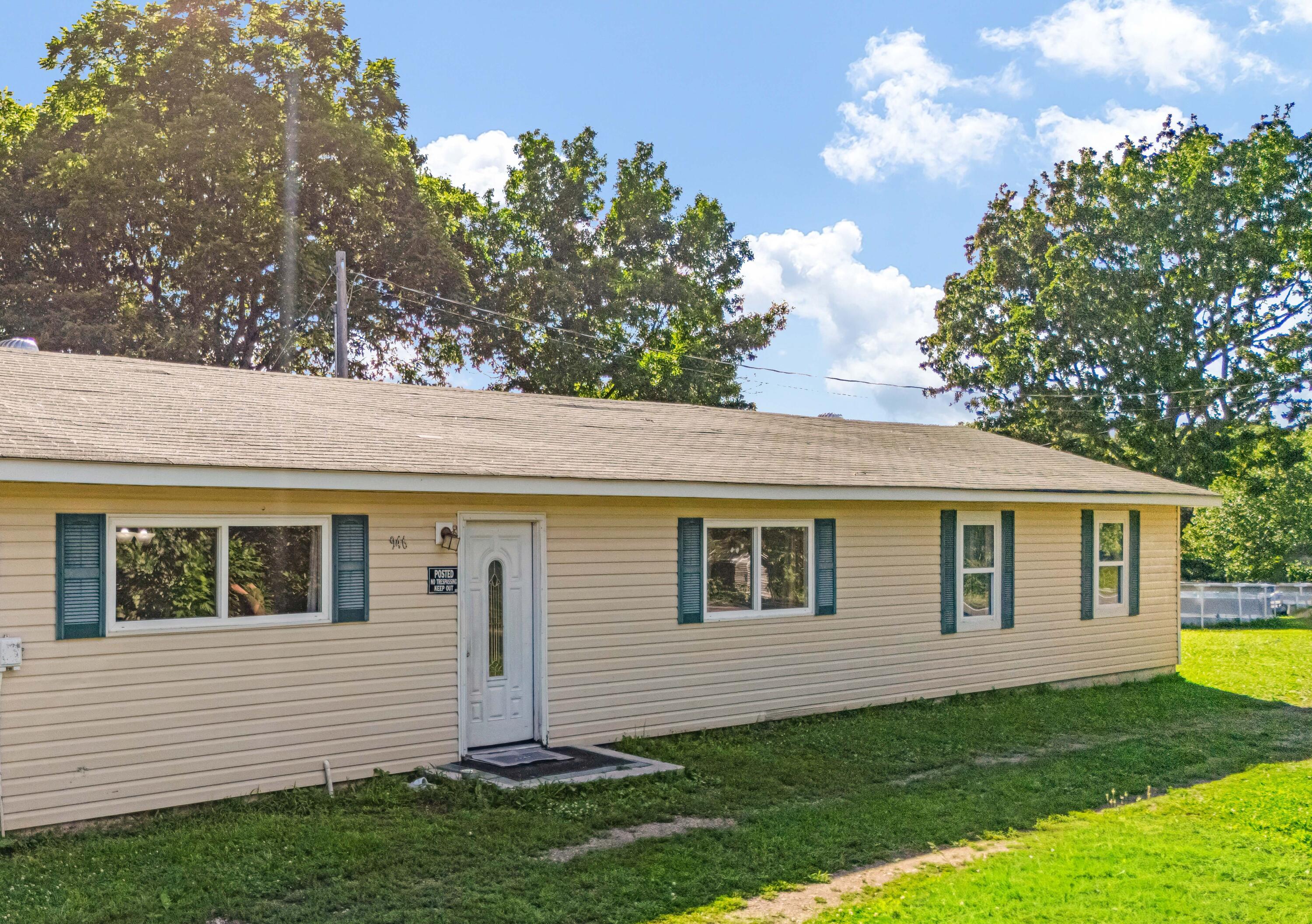 946 State Route 14 — photo
