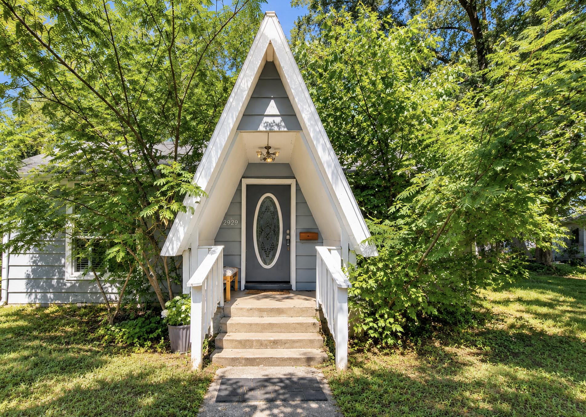 2929 W Madison Street — photo