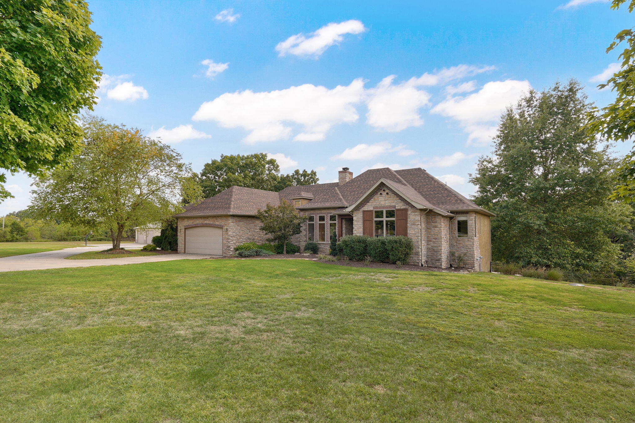 1804 N Hearthstone Lane — photo