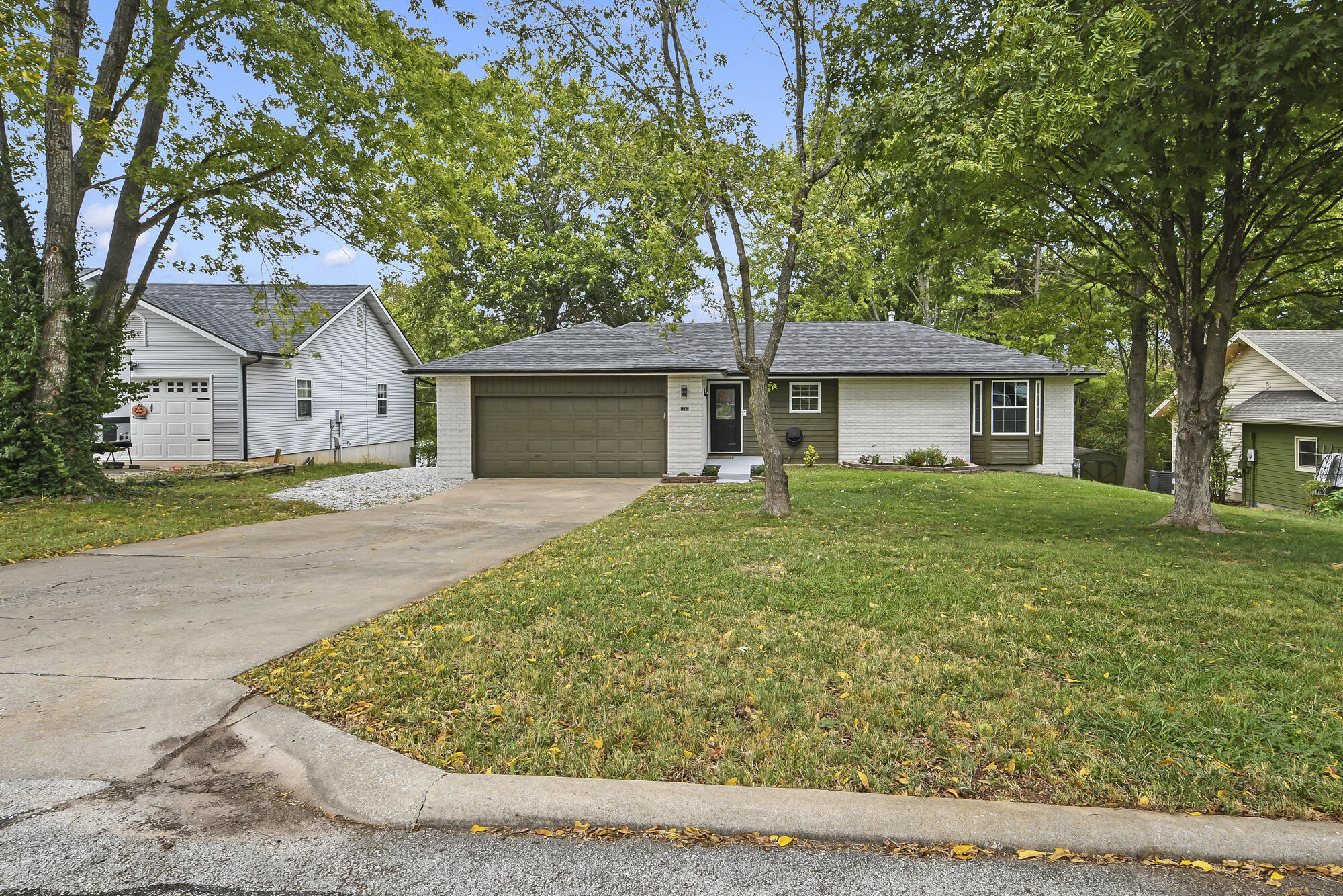 103 E Horseshoe Drive — photo