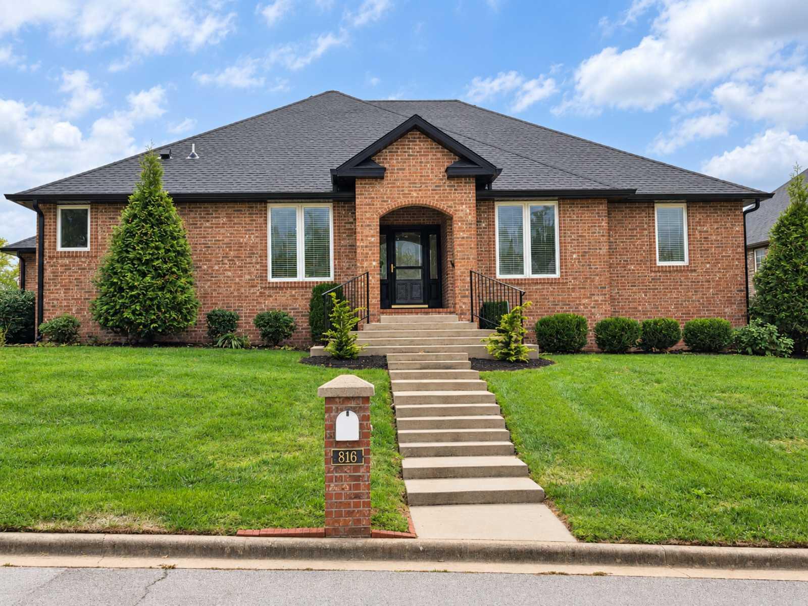 816 W Myra Drive — photo
