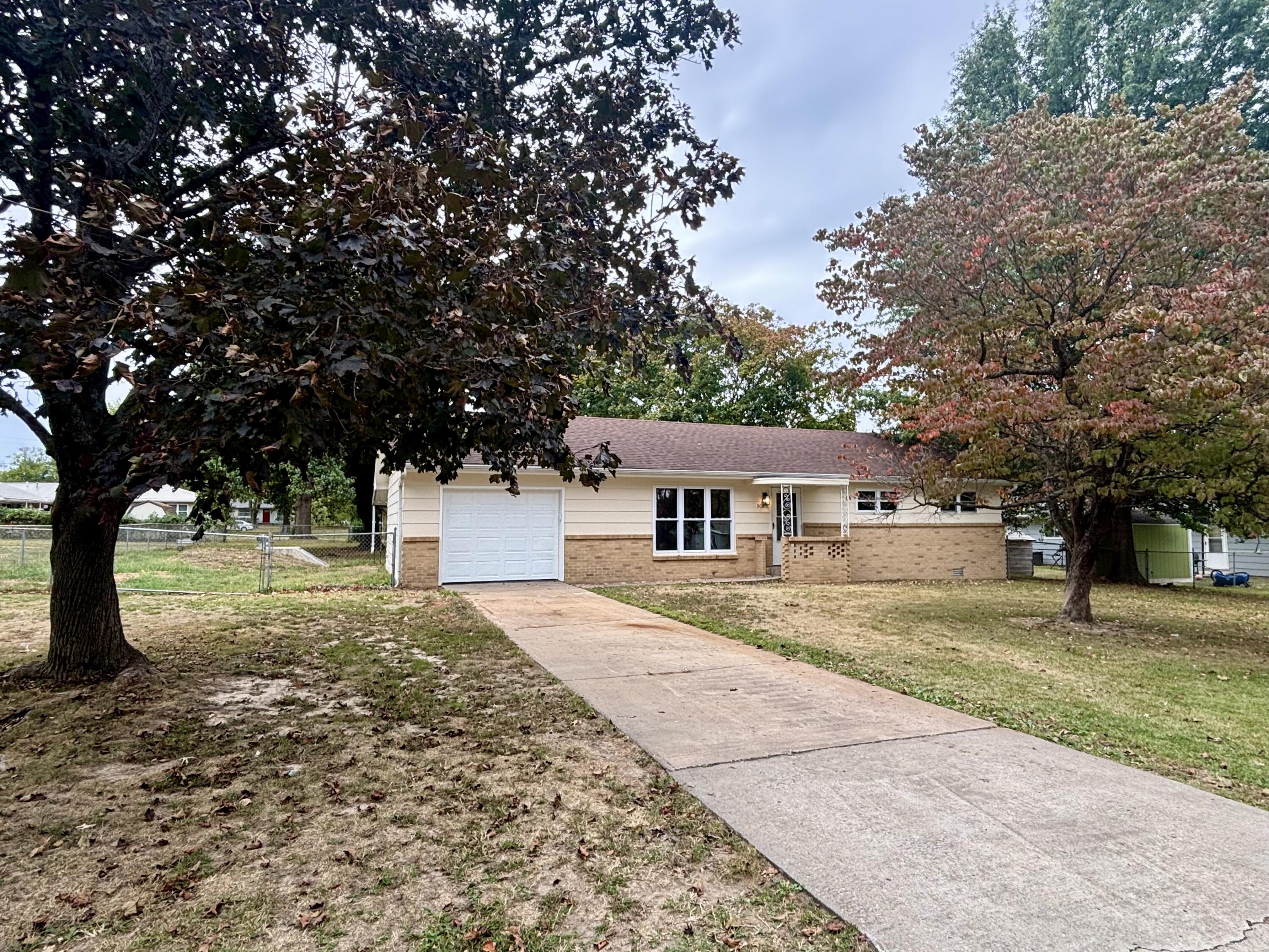 908 W Elm Street — photo