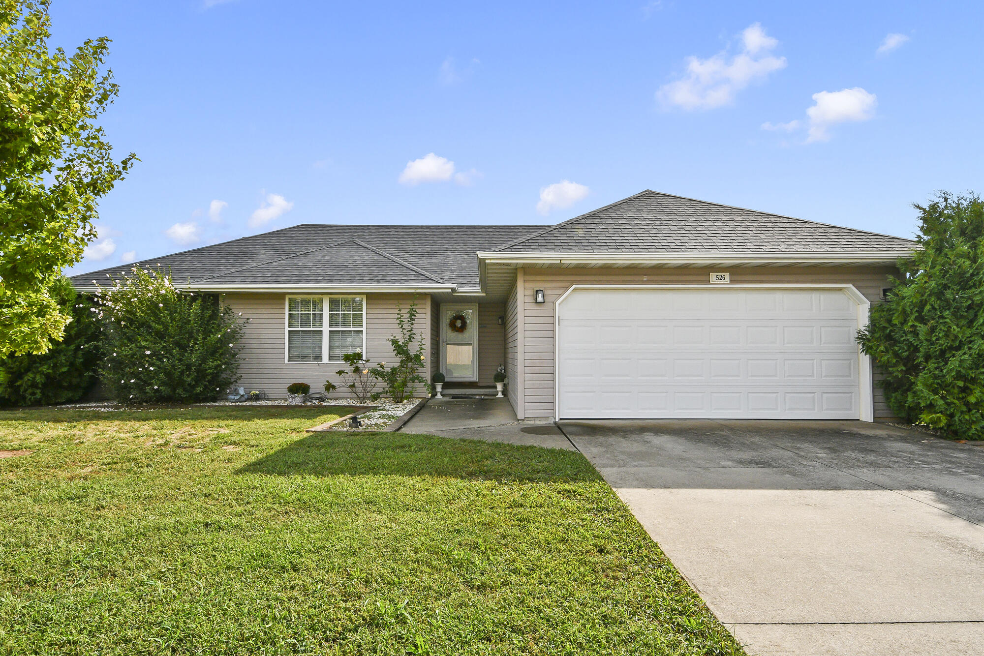 526 N Taylor Drive — photo