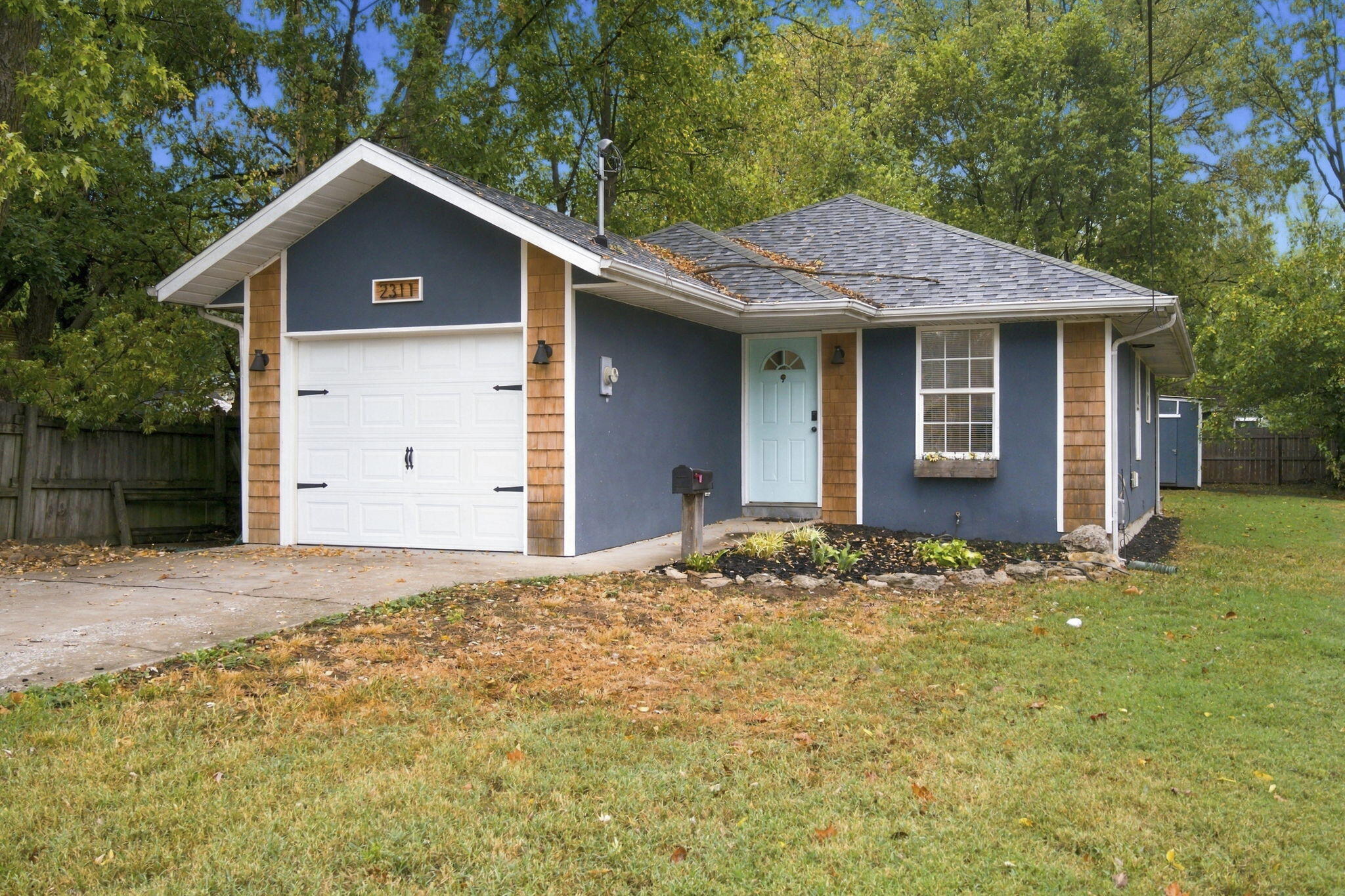 2311 W Nichols Street — photo