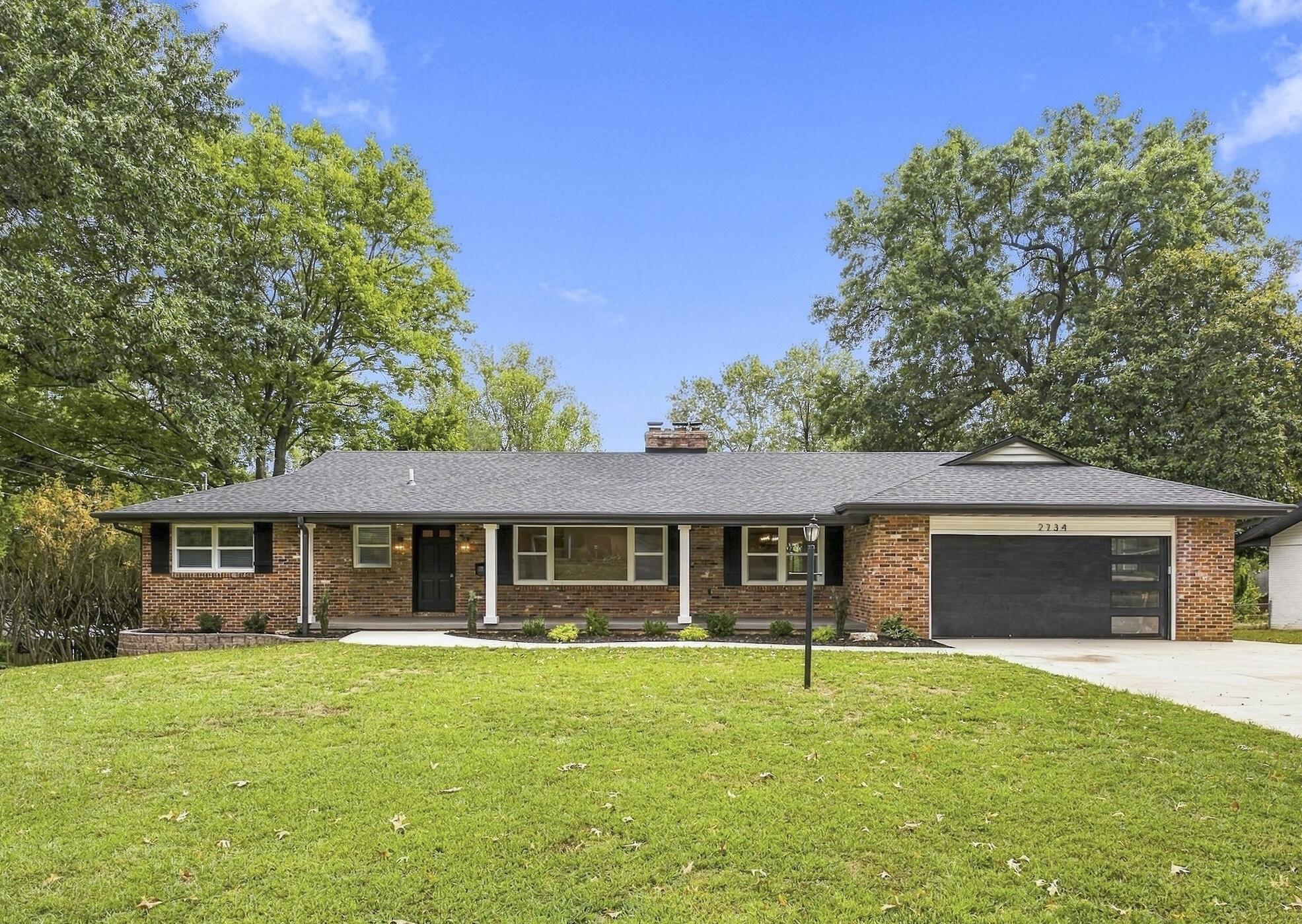2734 E Glenwood Street — photo