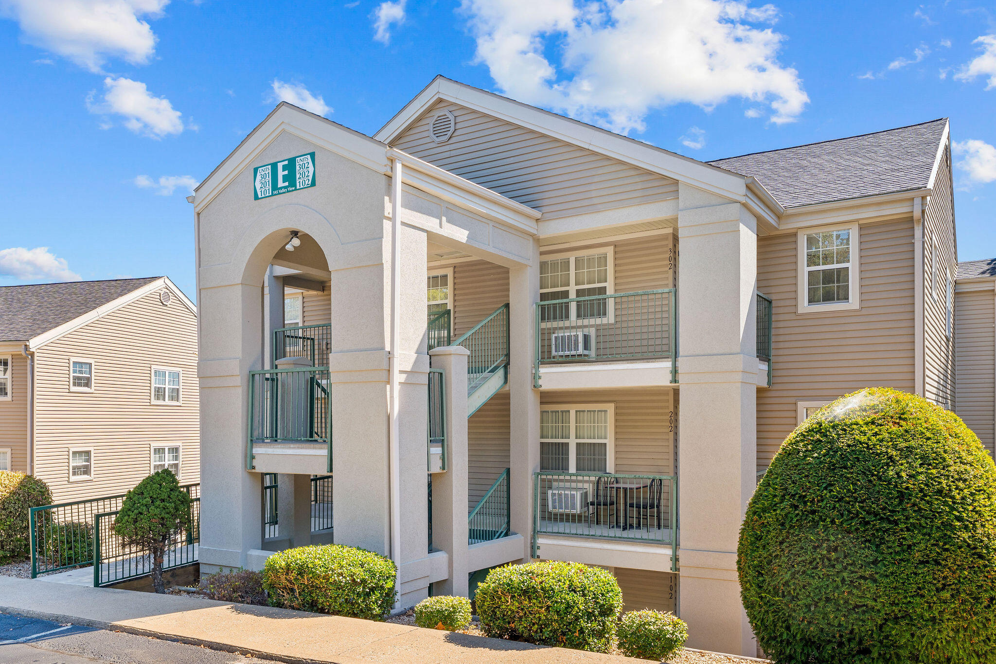545 Valley View Road E-101 — photo