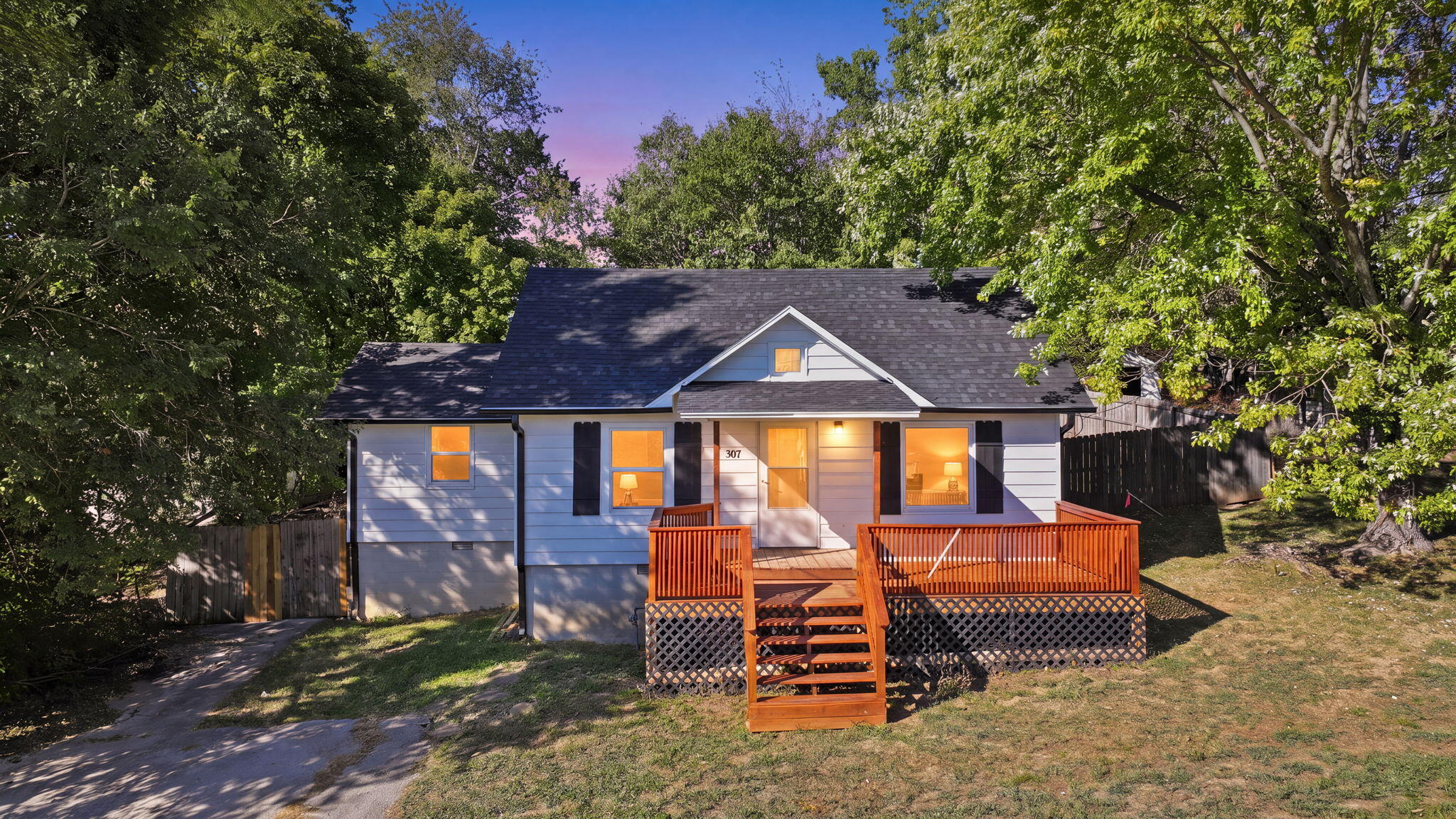 307 E Robertson Street — photo