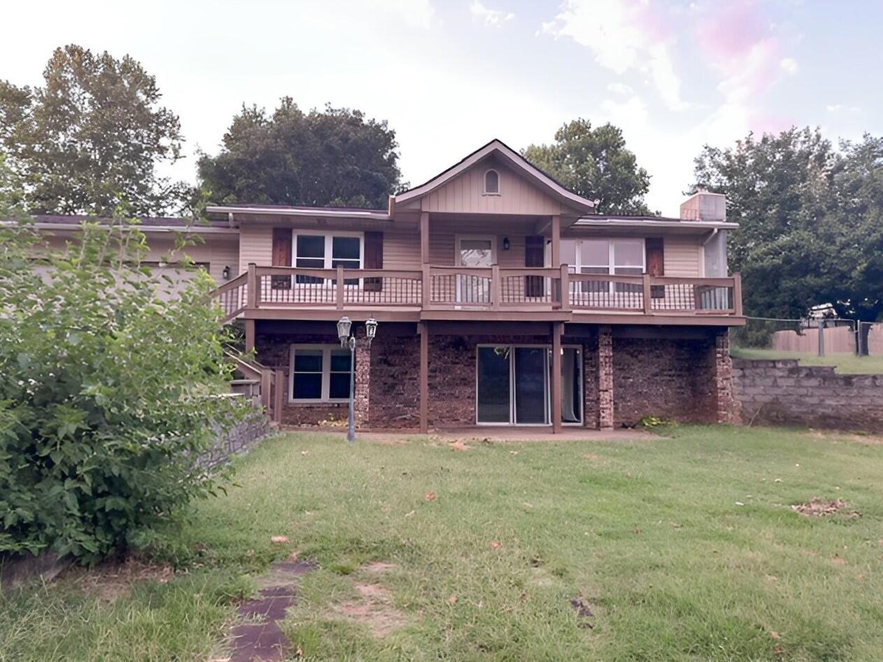 623 E Woodland Street — photo