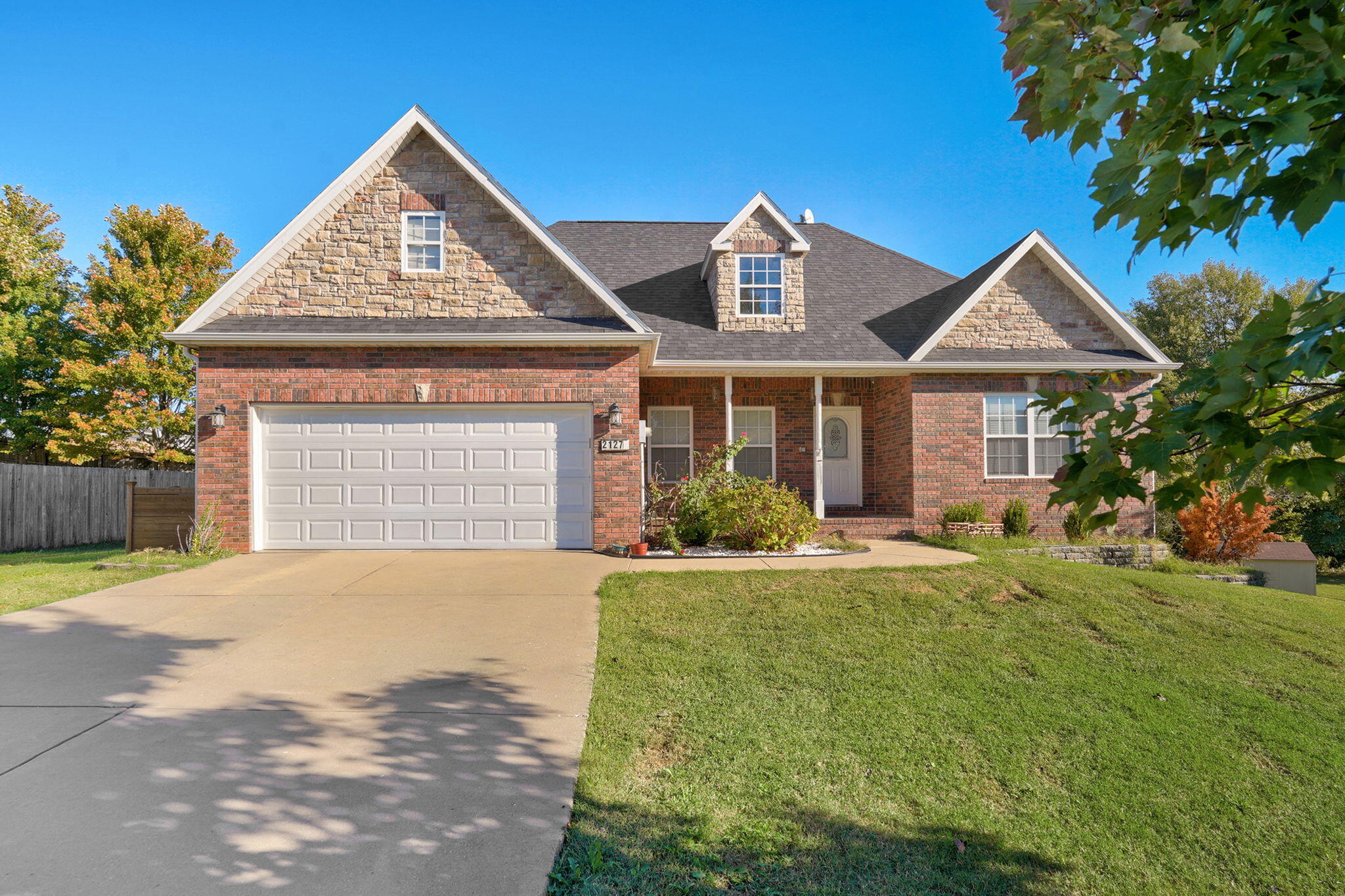 2127 N Williamsburg Lane — photo