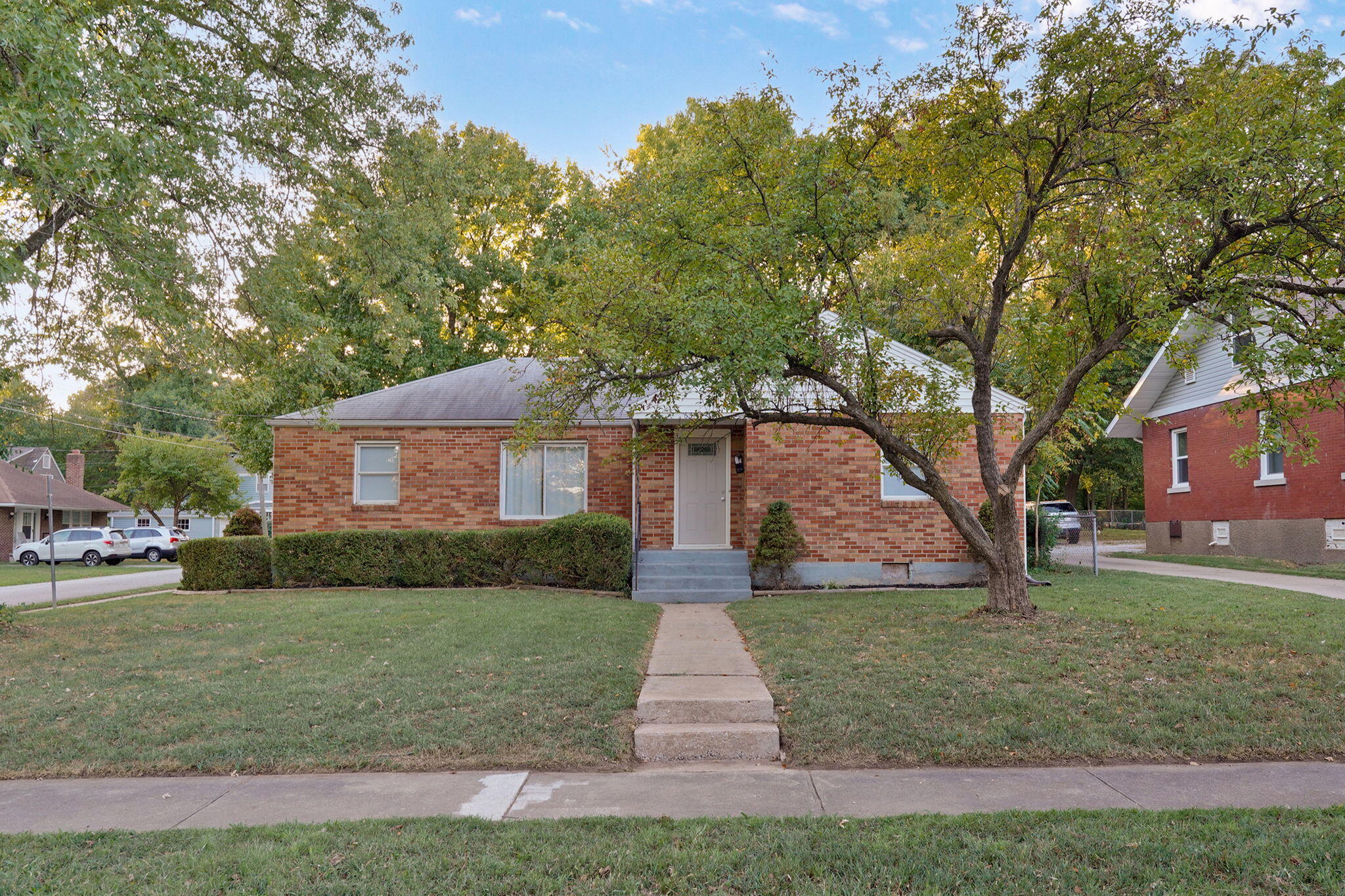 637 S Kickapoo Avenue — photo