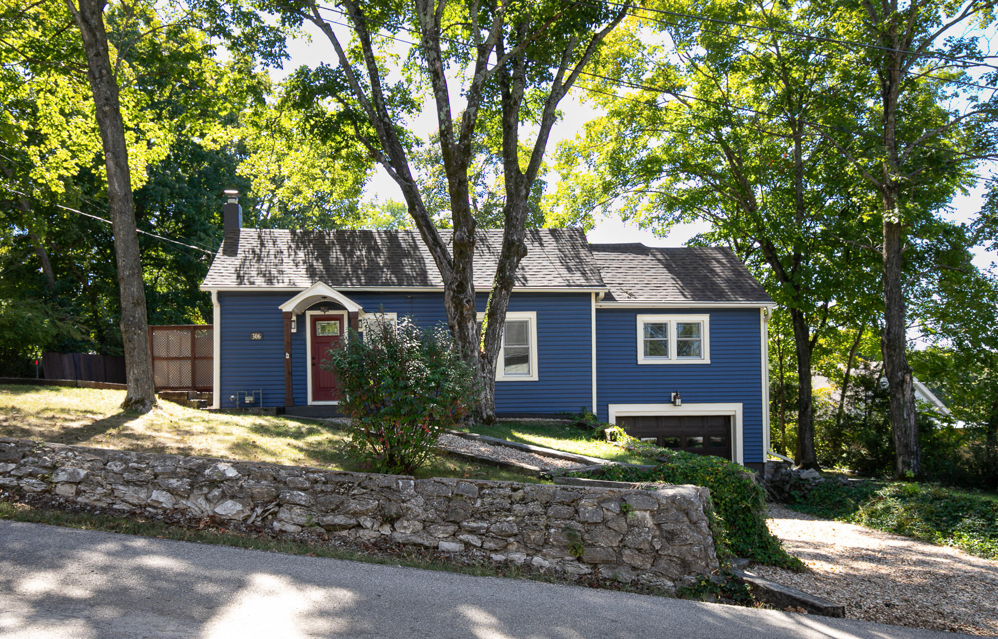 306 E Oak Street — photo