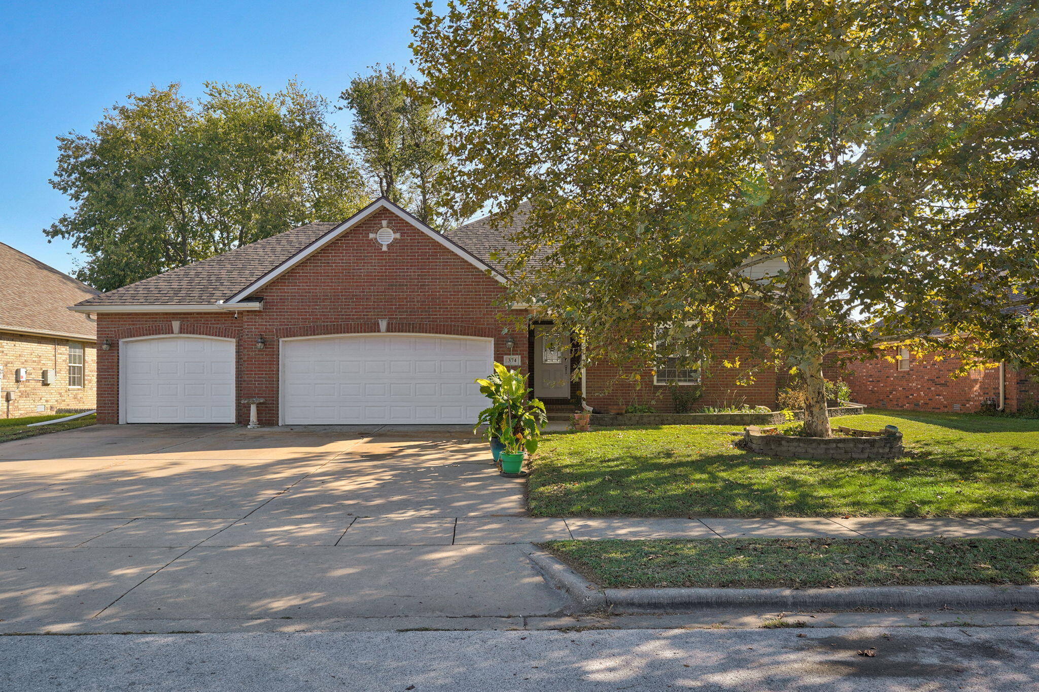 374 E Sequoia Street — photo
