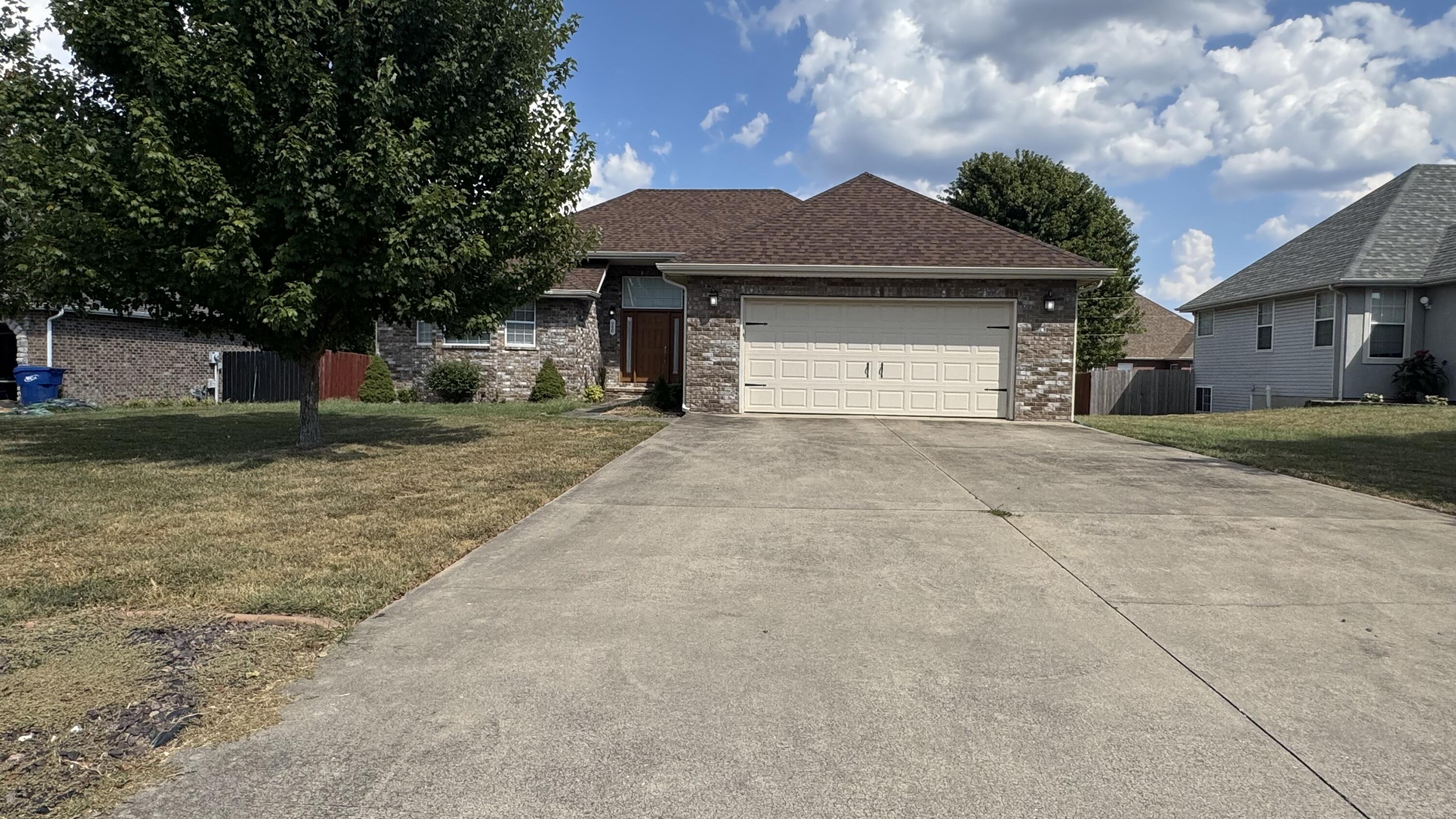 940 Bradford Court — photo