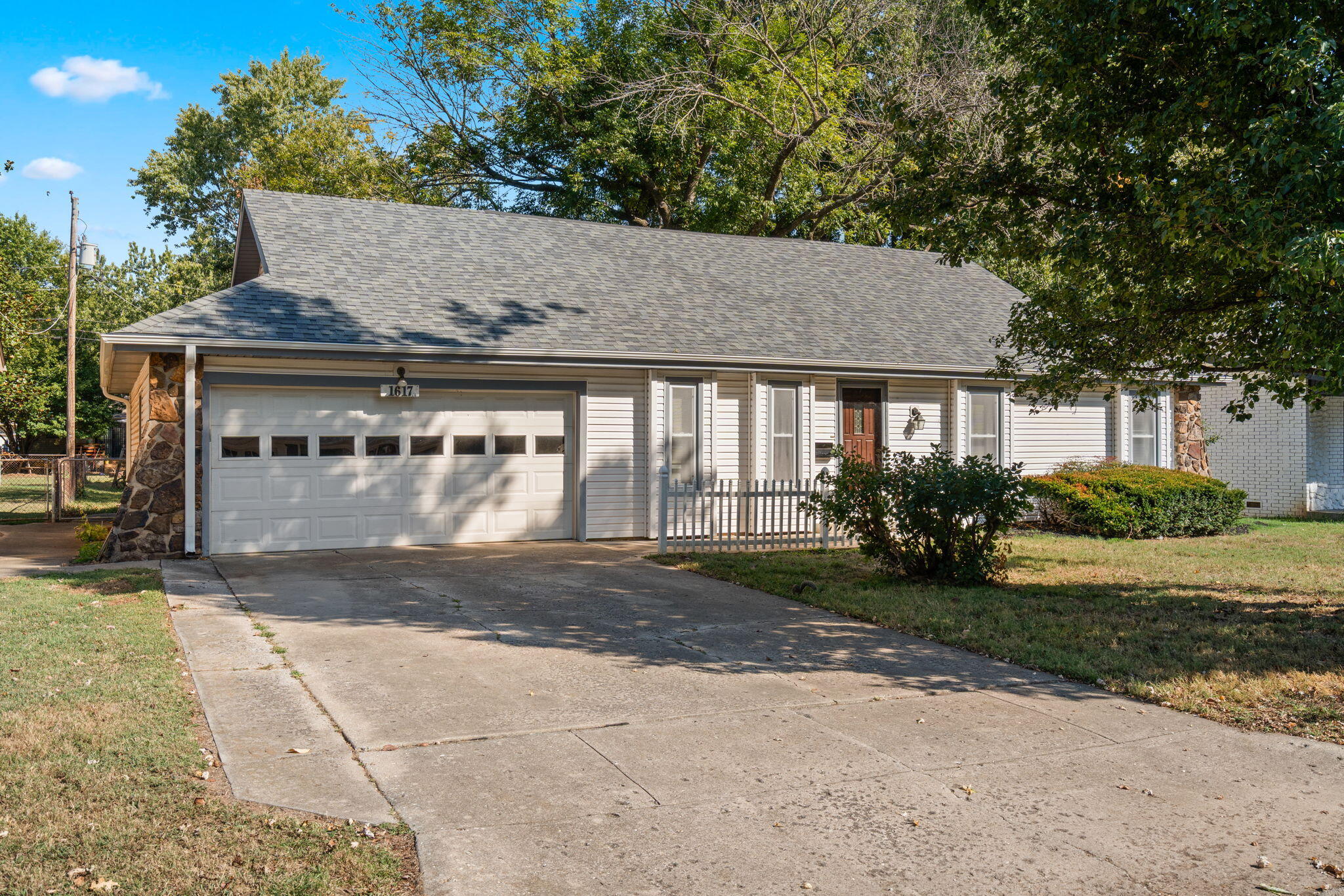1617 W Berkeley Street — photo