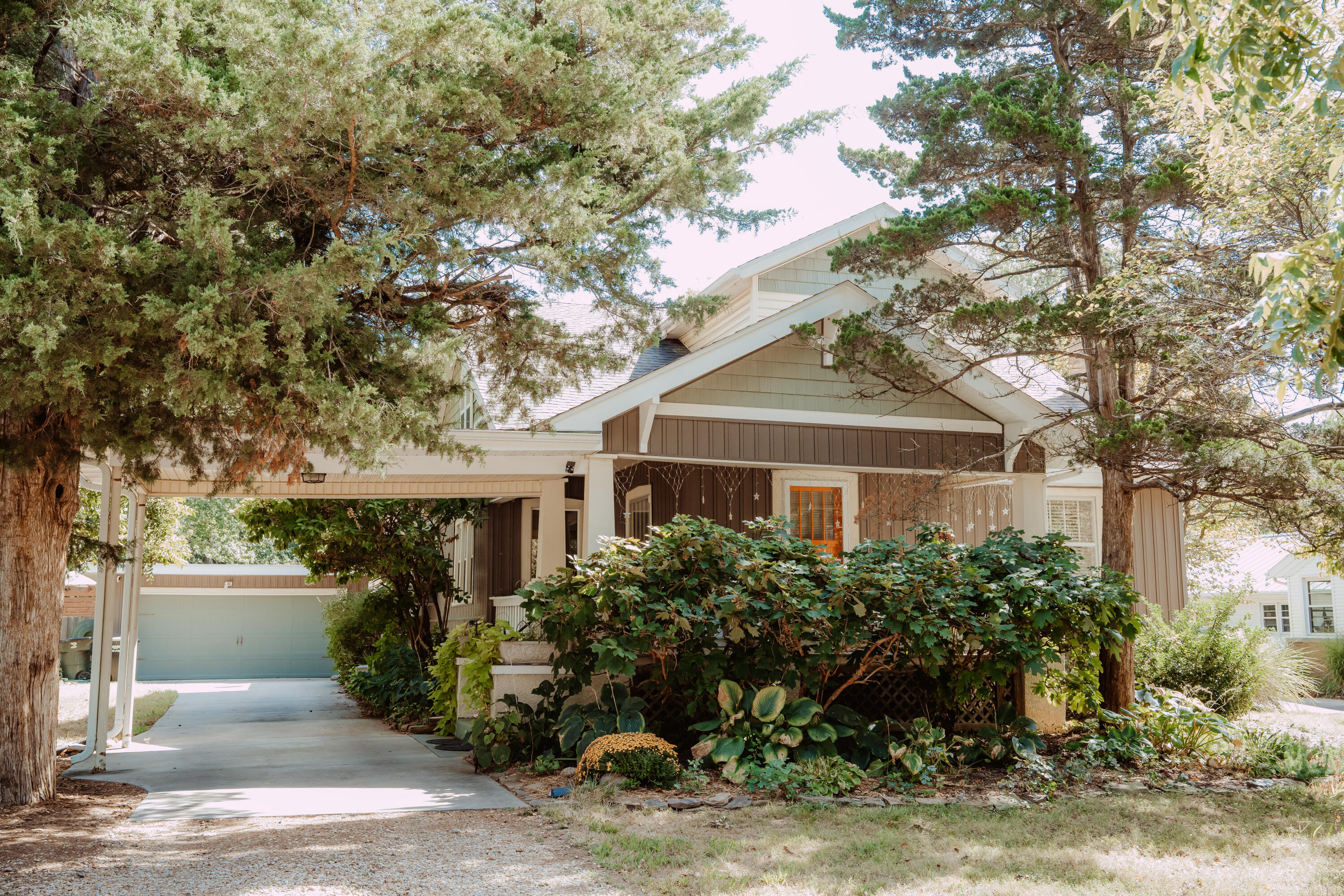 1942 S Holland Avenue — photo