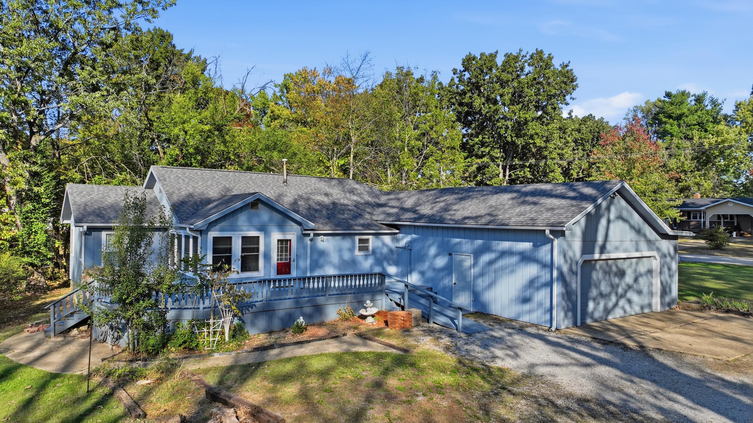 1110 Hawthorn Street — photo